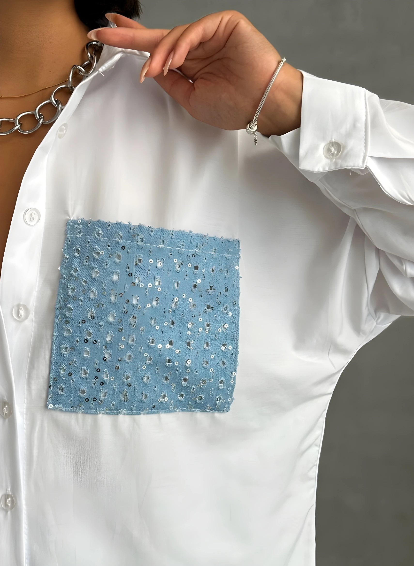 Beyaz Pullu Kot Cep Detaylı Kadın Gömlek