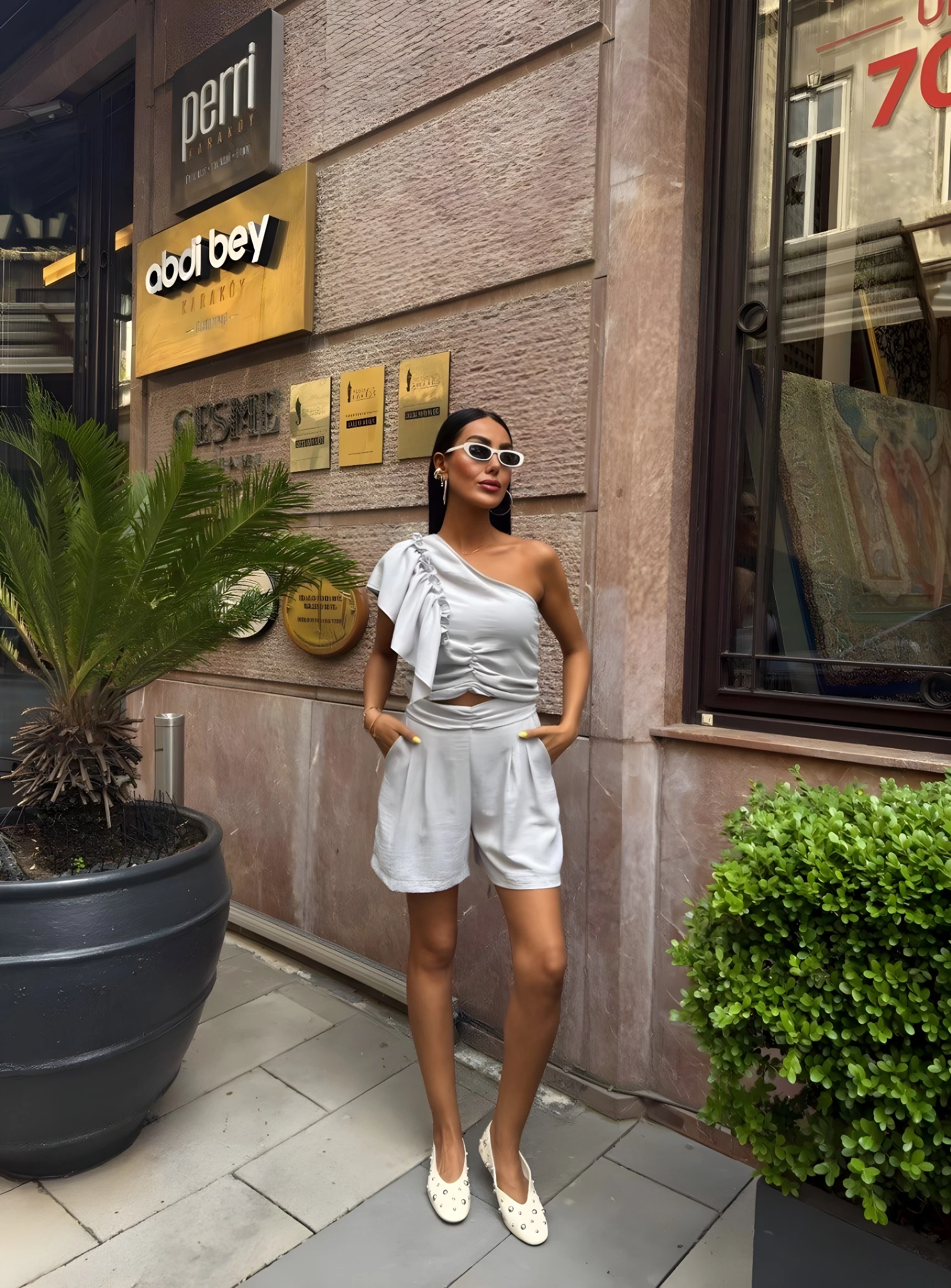  Tek Omuzlu ve Fırfır Detaylı Keten Takım