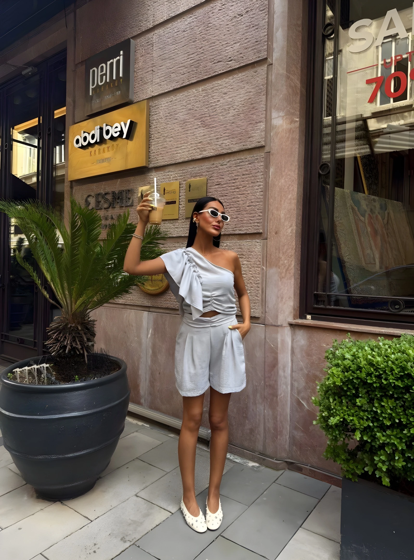  Tek Omuzlu ve Fırfır Detaylı Keten Takım