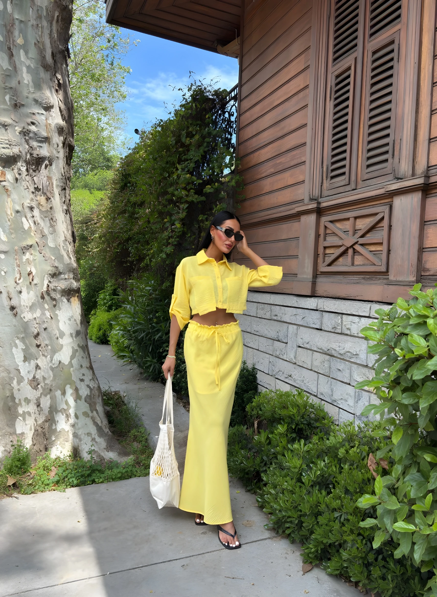 Crop Gömlekli ve Eteği Büzgülü Tasarım Takım