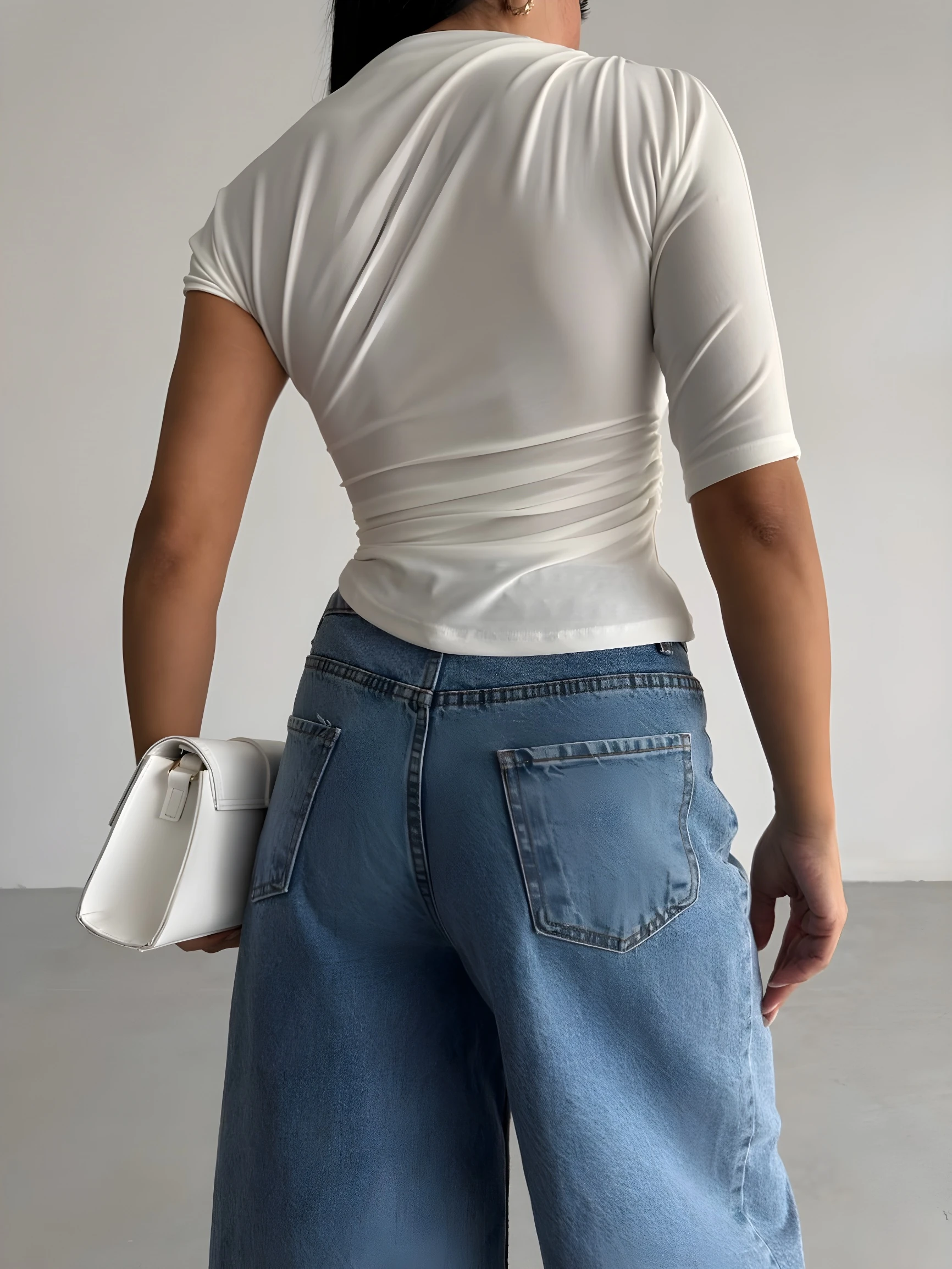  Aksesuar Detay Cutout Bluz