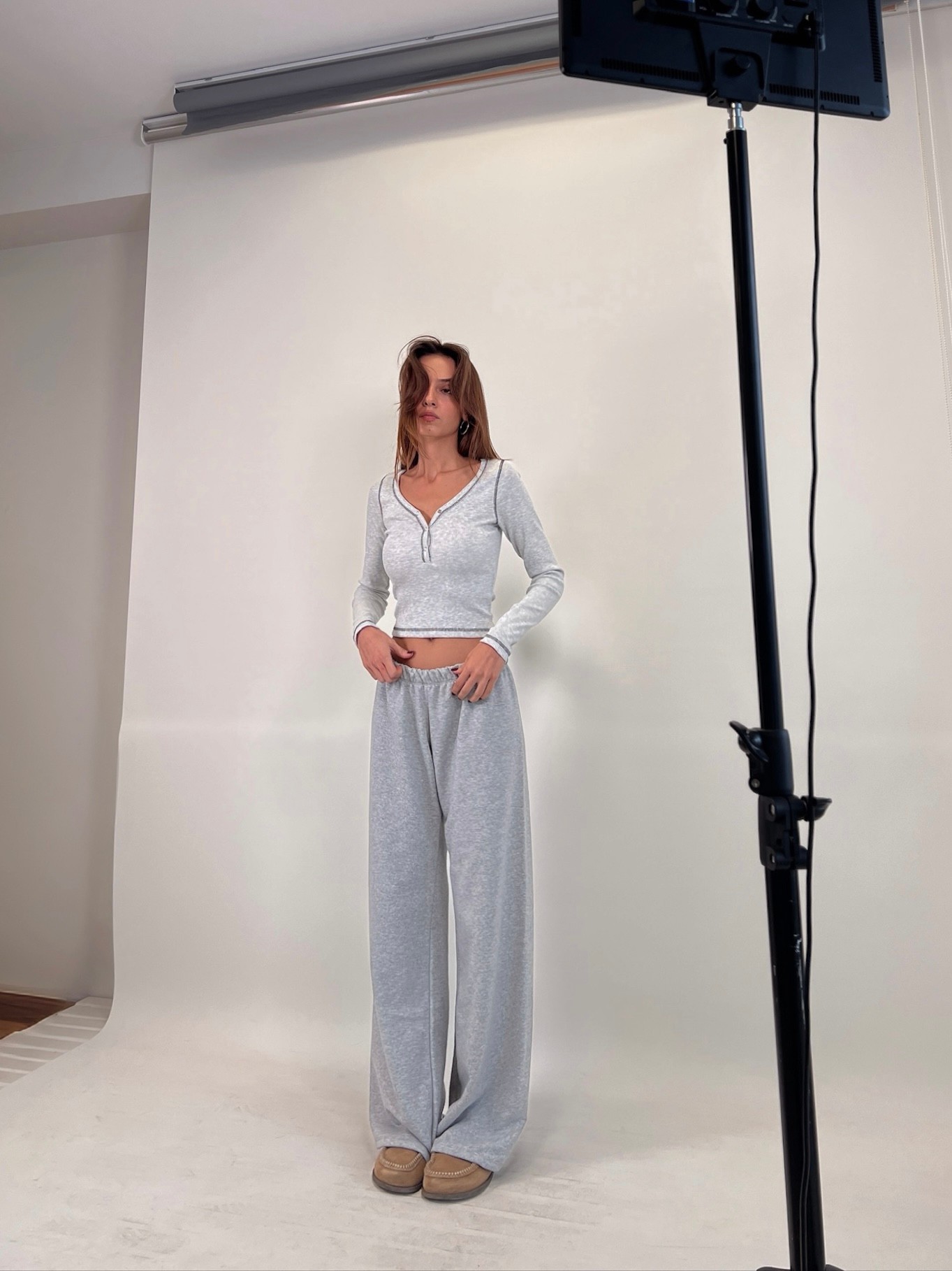 LOW-RISE GREY SWEATPANTS