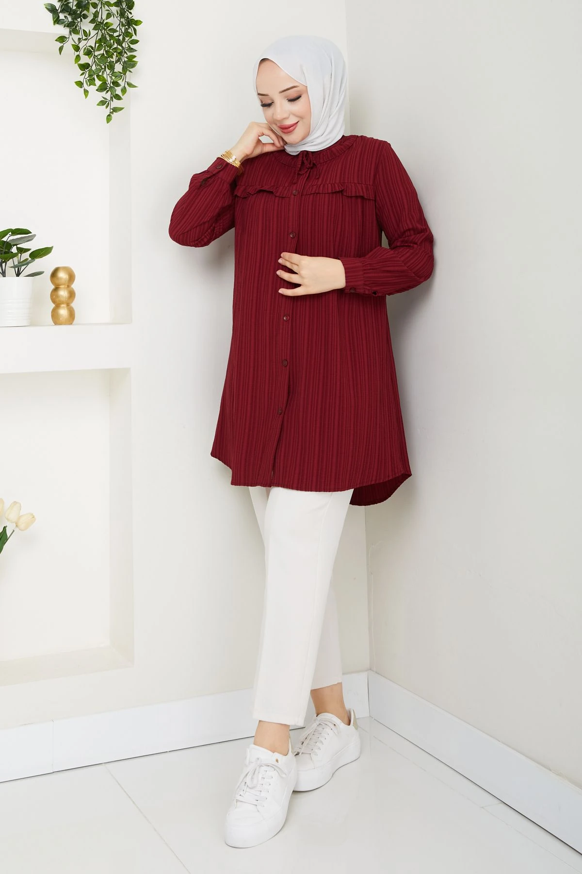 Kadın Yaka Detaylı Fırfırlı Robalı Gömlek