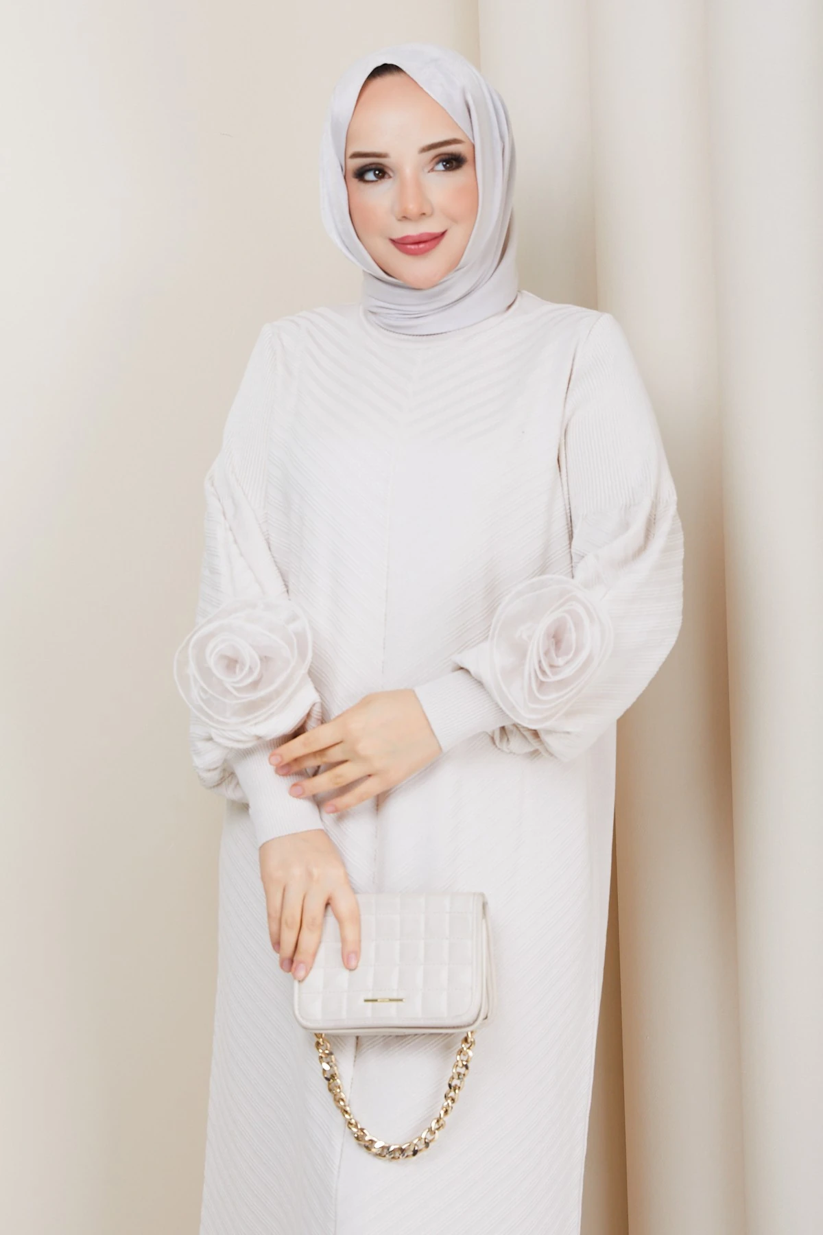 Kadın Kolu Gül Detaylı Merserize Triko Elbise - Krem