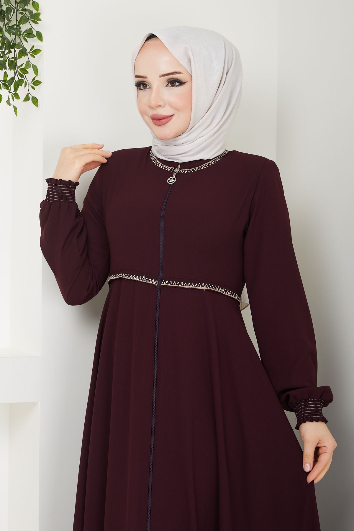 Kadın Tesettür Nakışlı Güpürlü Mevlana Kesim Ferace