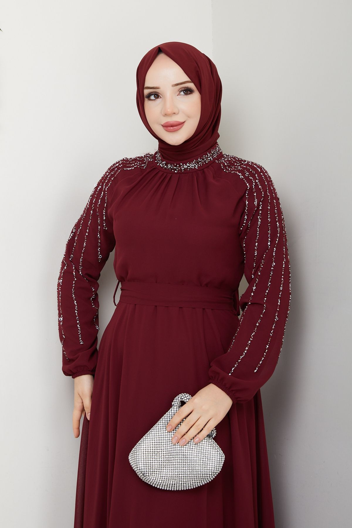 Kadın Kolu Taşlı Astarlı Şifon Elbise