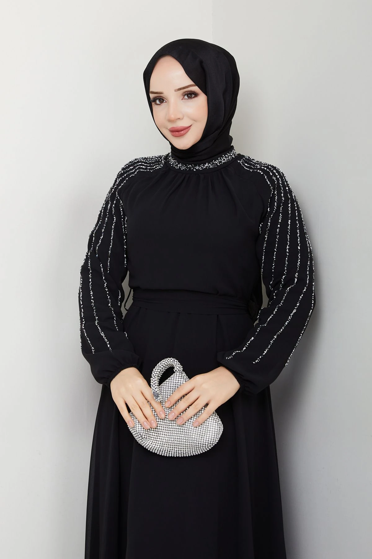 Kadın Kolu Taşlı Astarlı Şifon Elbise