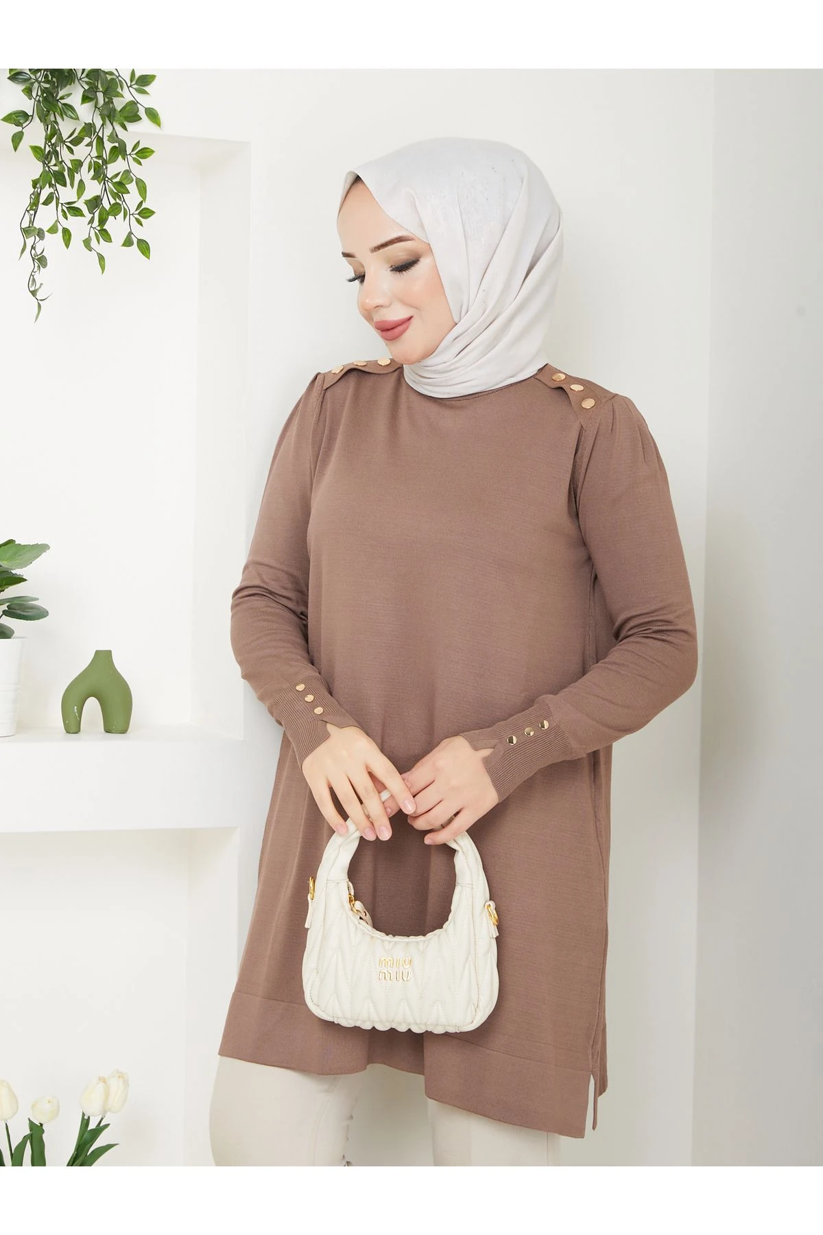 Kadın Omuzdan Apoletli Kol Düğmeli Soğuk İplik Merserize Triko Tunik