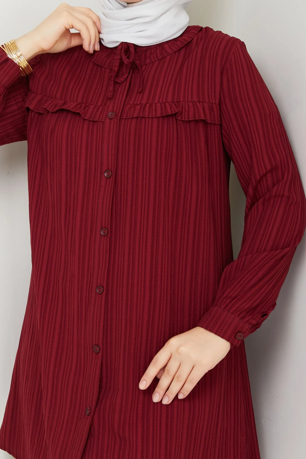 Kadın Yaka Detaylı Fırfırlı Robalı Gömlek