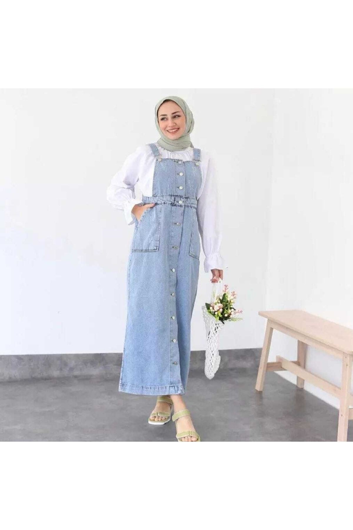 Kadın Mavi Denim Düğme Kapamalı Bahçıvan Kot Salopet
