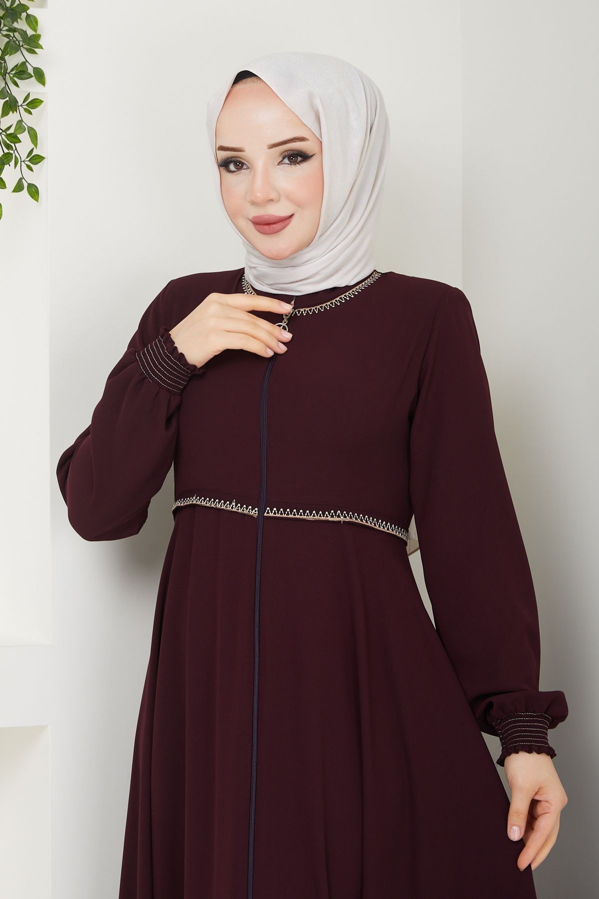 Kadın Tesettür Nakışlı Güpürlü Mevlana Kesim Ferace