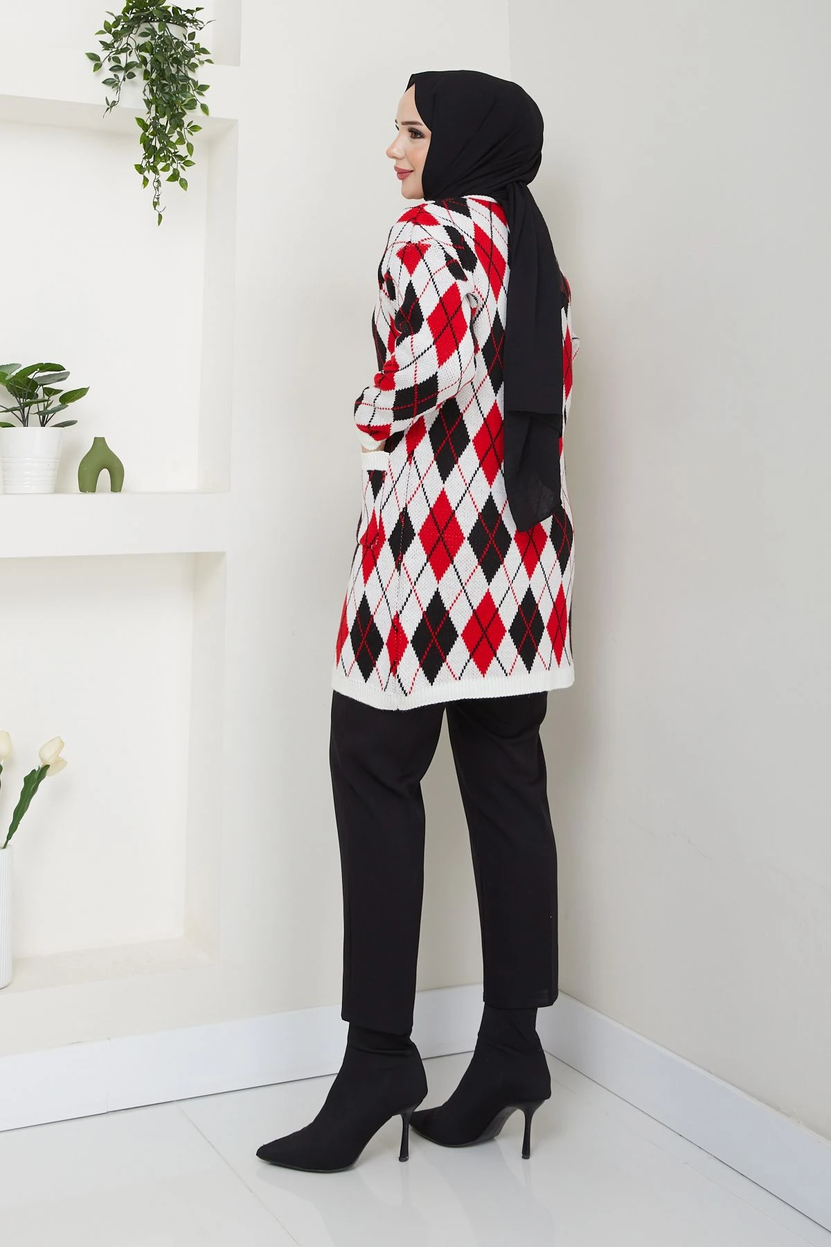 Kadın Kareli Cepli Düğme Kapamalı Triko Hırka