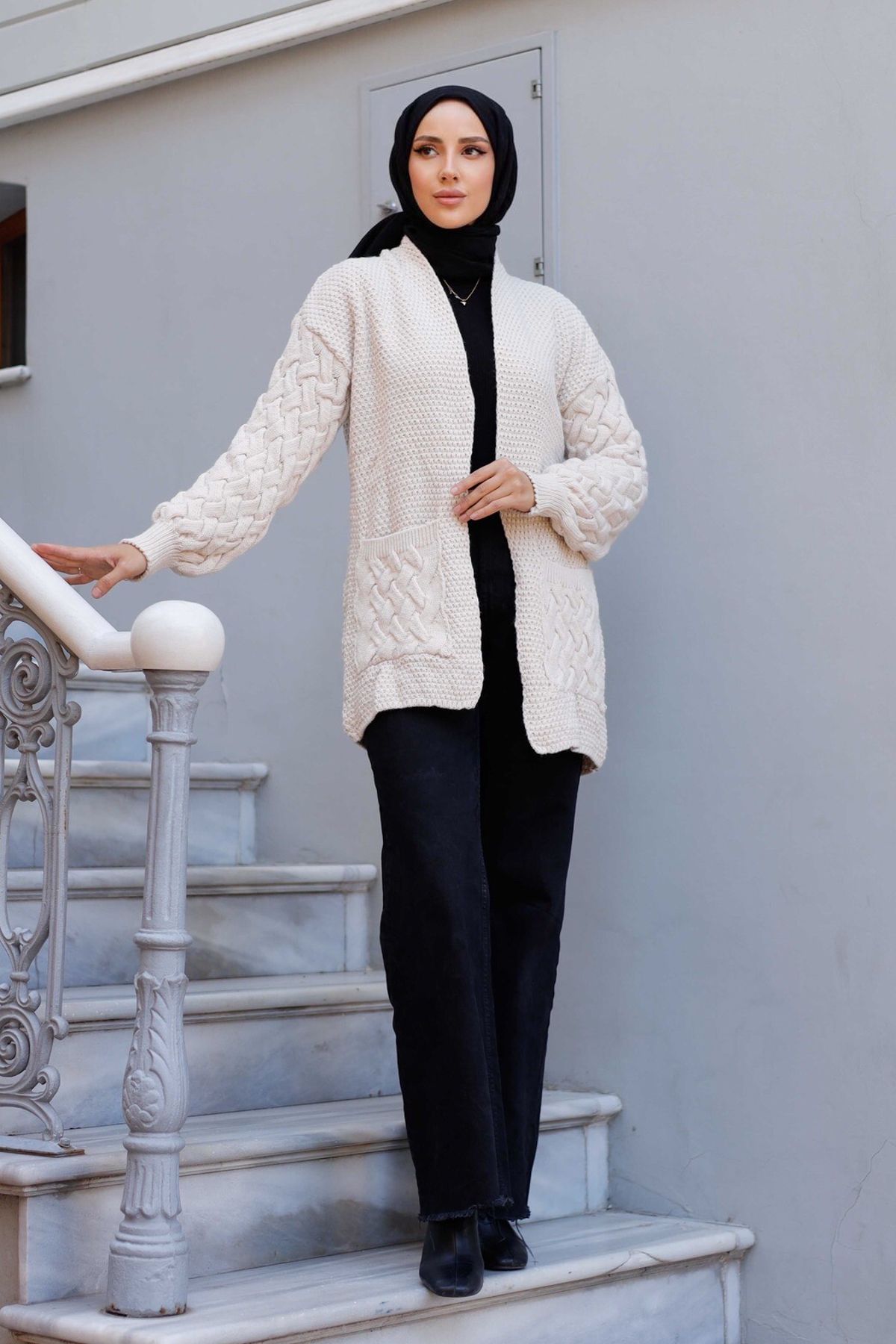 Kadın Kolları Sepet Örgülü Cepli Triko Hırka