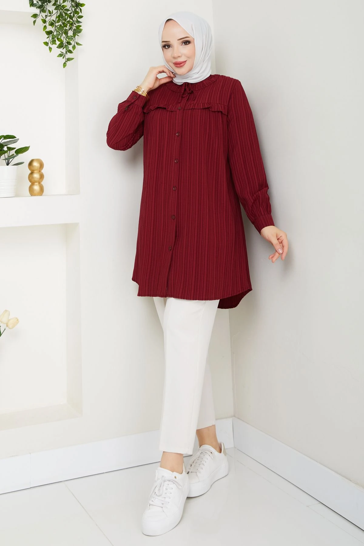 Kadın Yaka Detaylı Fırfırlı Robalı Gömlek