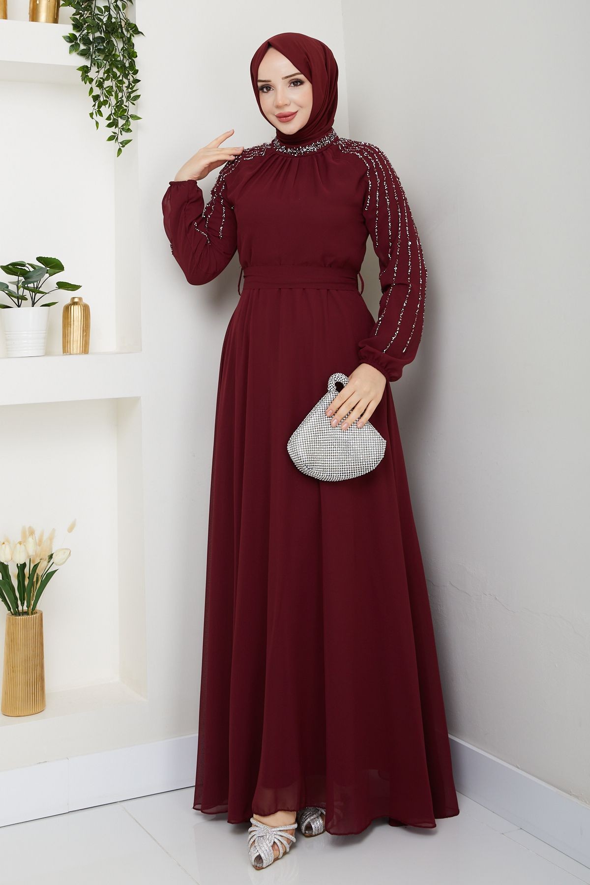 Kadın Kolu Taşlı Astarlı Şifon Elbise