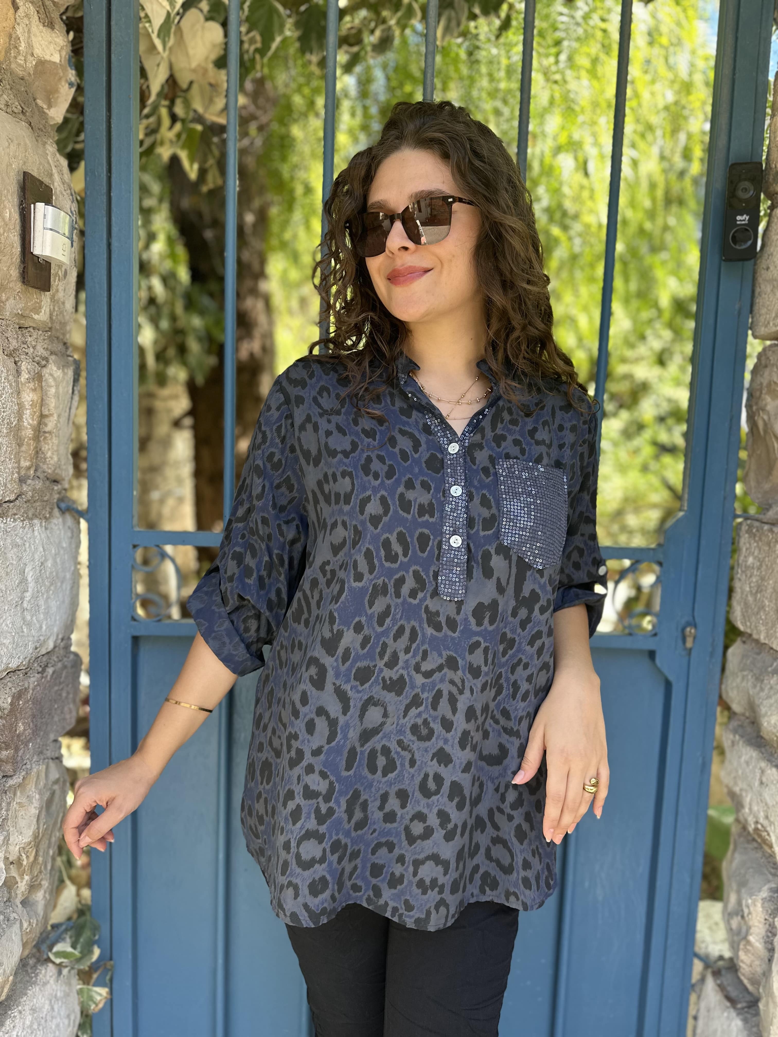 Leopar Desen Pul Detaylı 3 Düğmeli Gömlek  - Lacivert