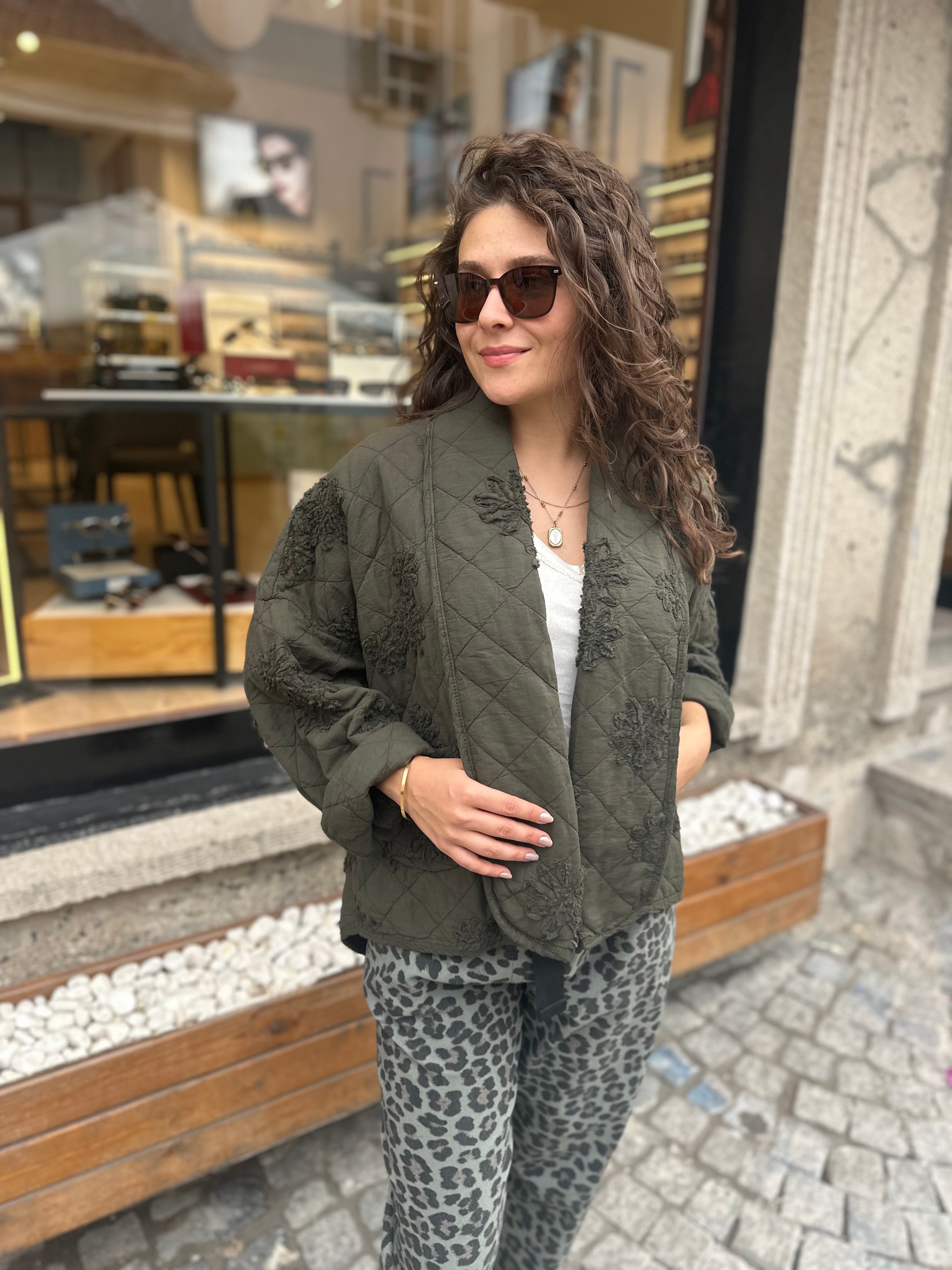 Çiçek Kabartma Şal Yaka Mont 2466
