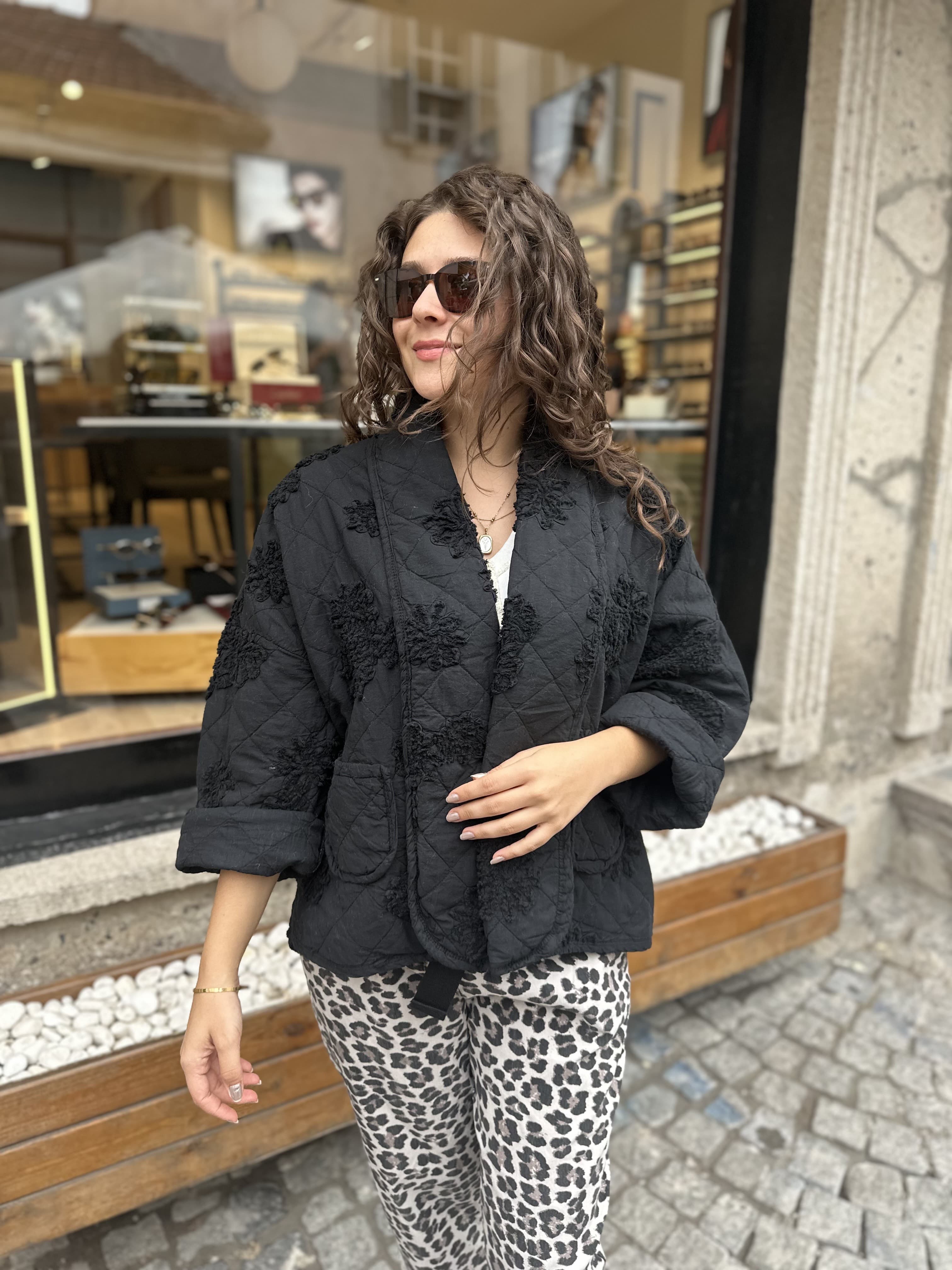 Çiçek Kabartma Şal Yaka Mont 2466 - Siyah