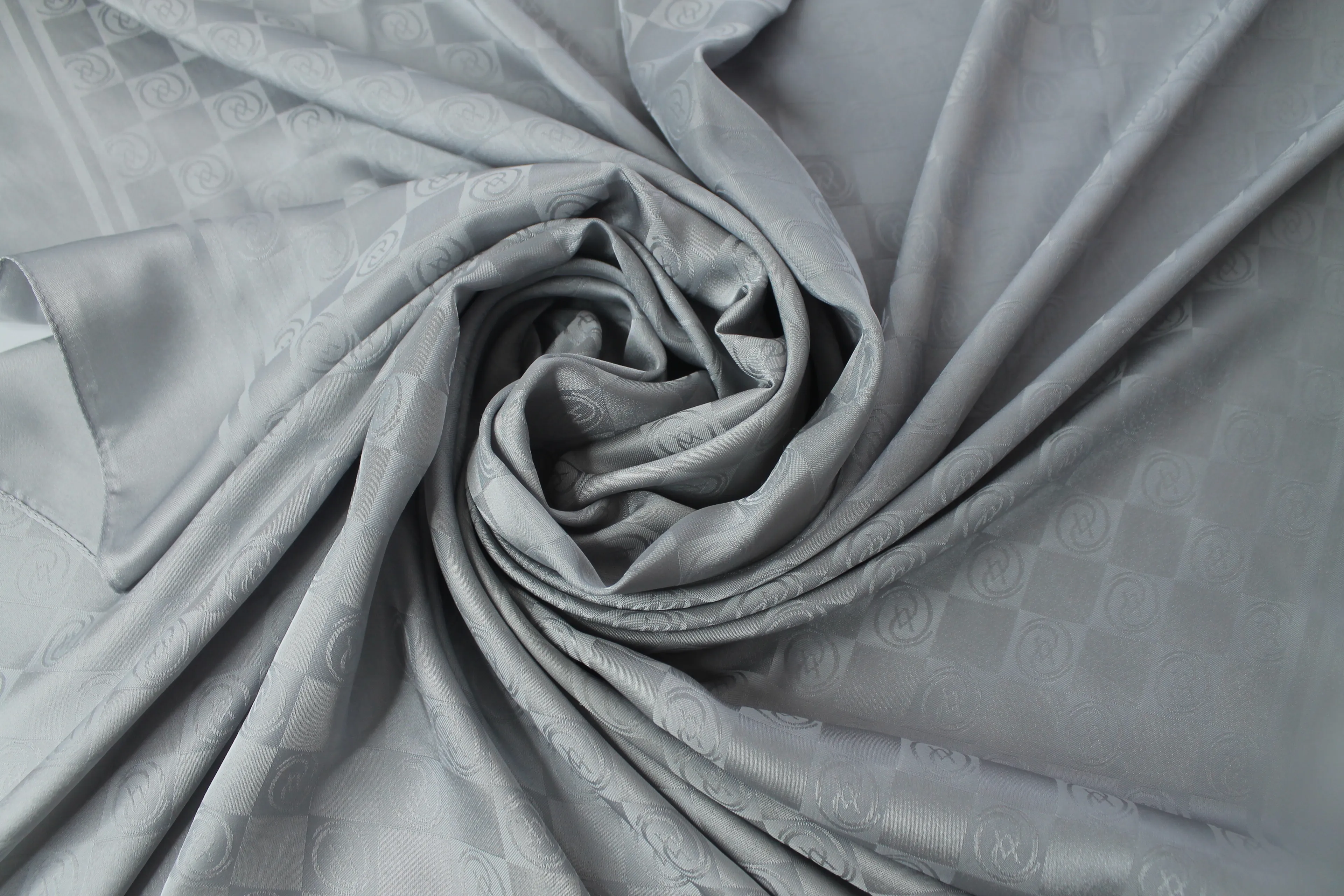 GÜMÜŞ RENGİ EŞARP