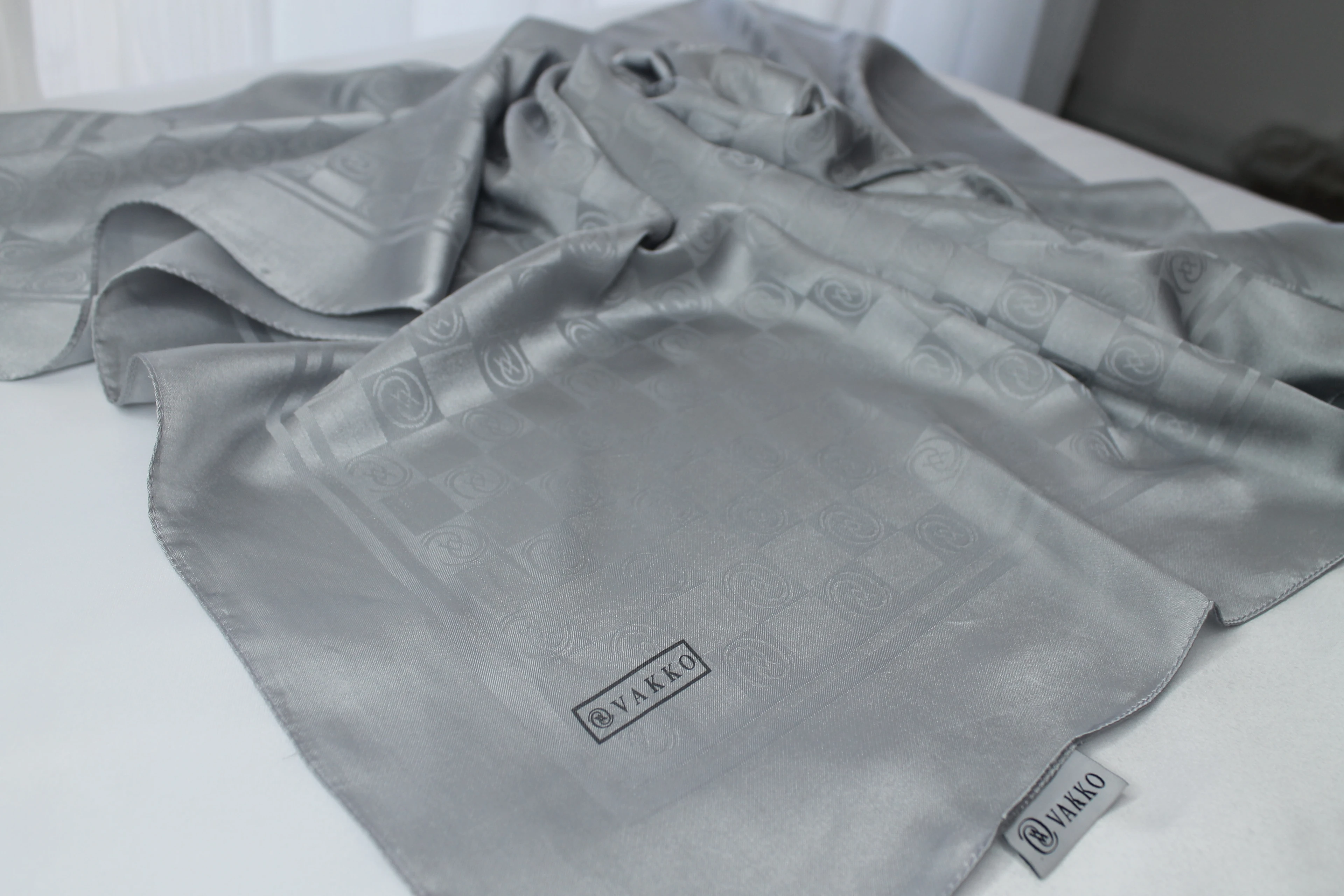 GÜMÜŞ RENGİ EŞARP