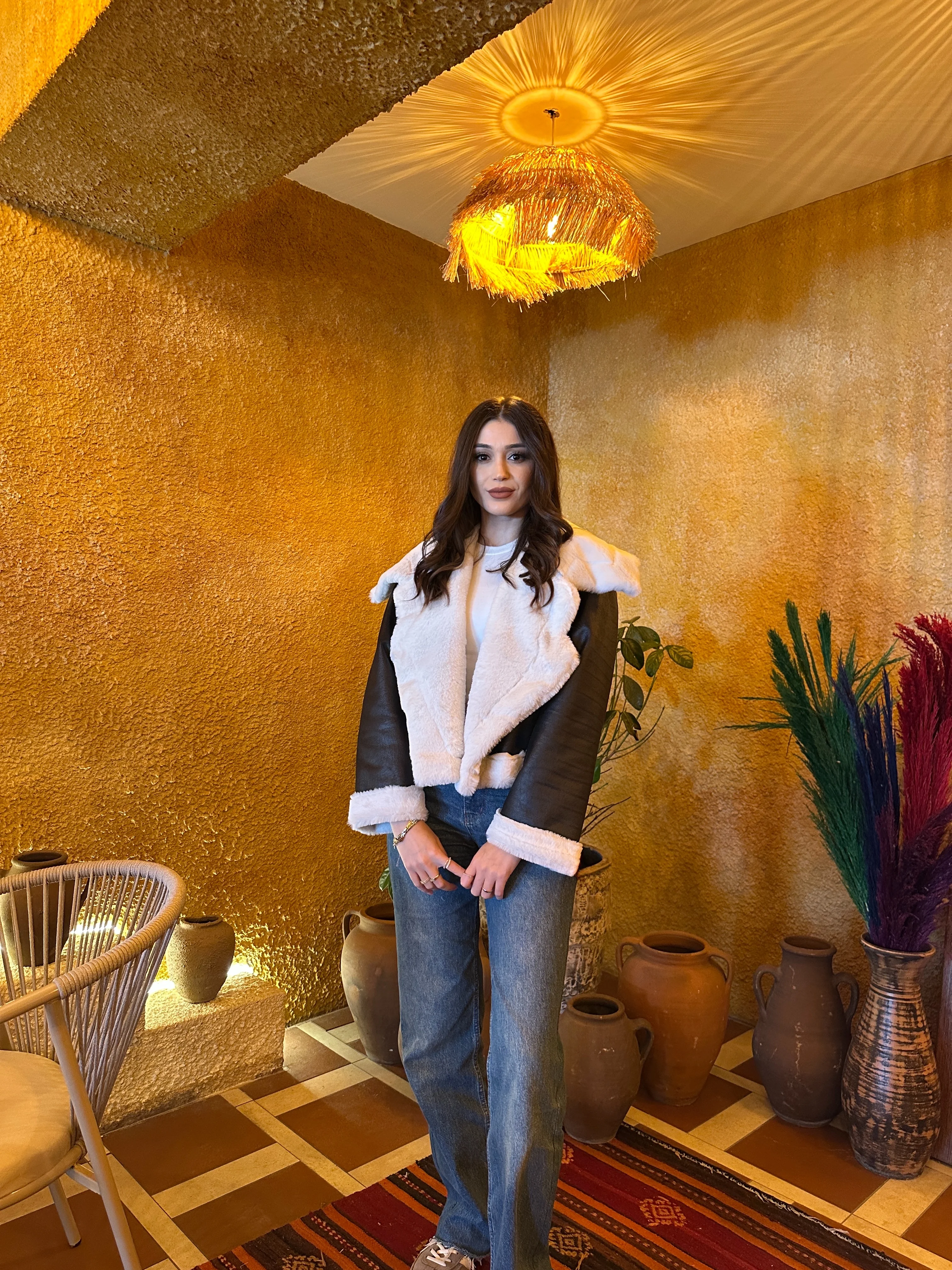 Peluş Detaylı Kısa Mont - Siyah