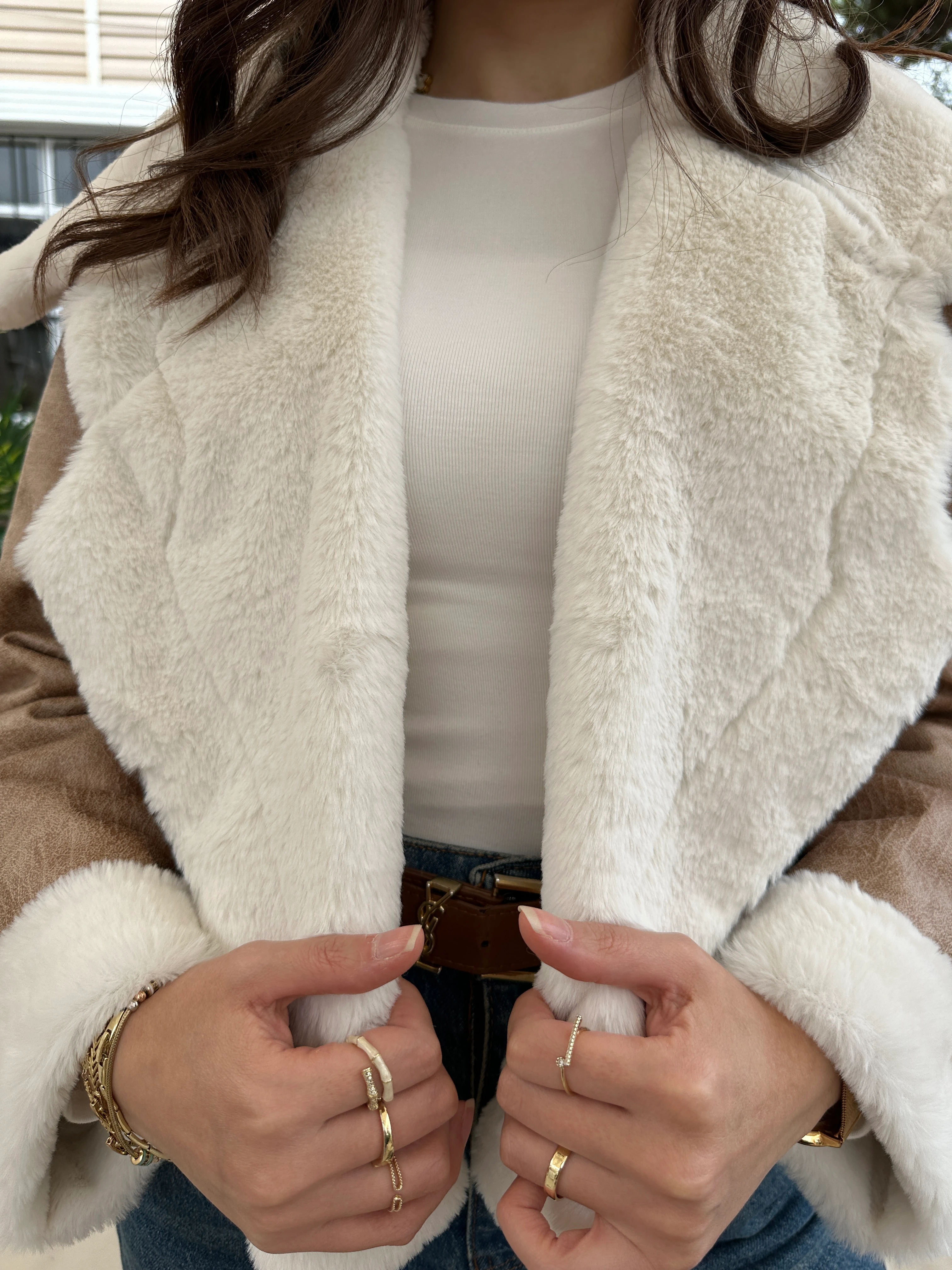 Peluş Detaylı Kısa Mont - Bej