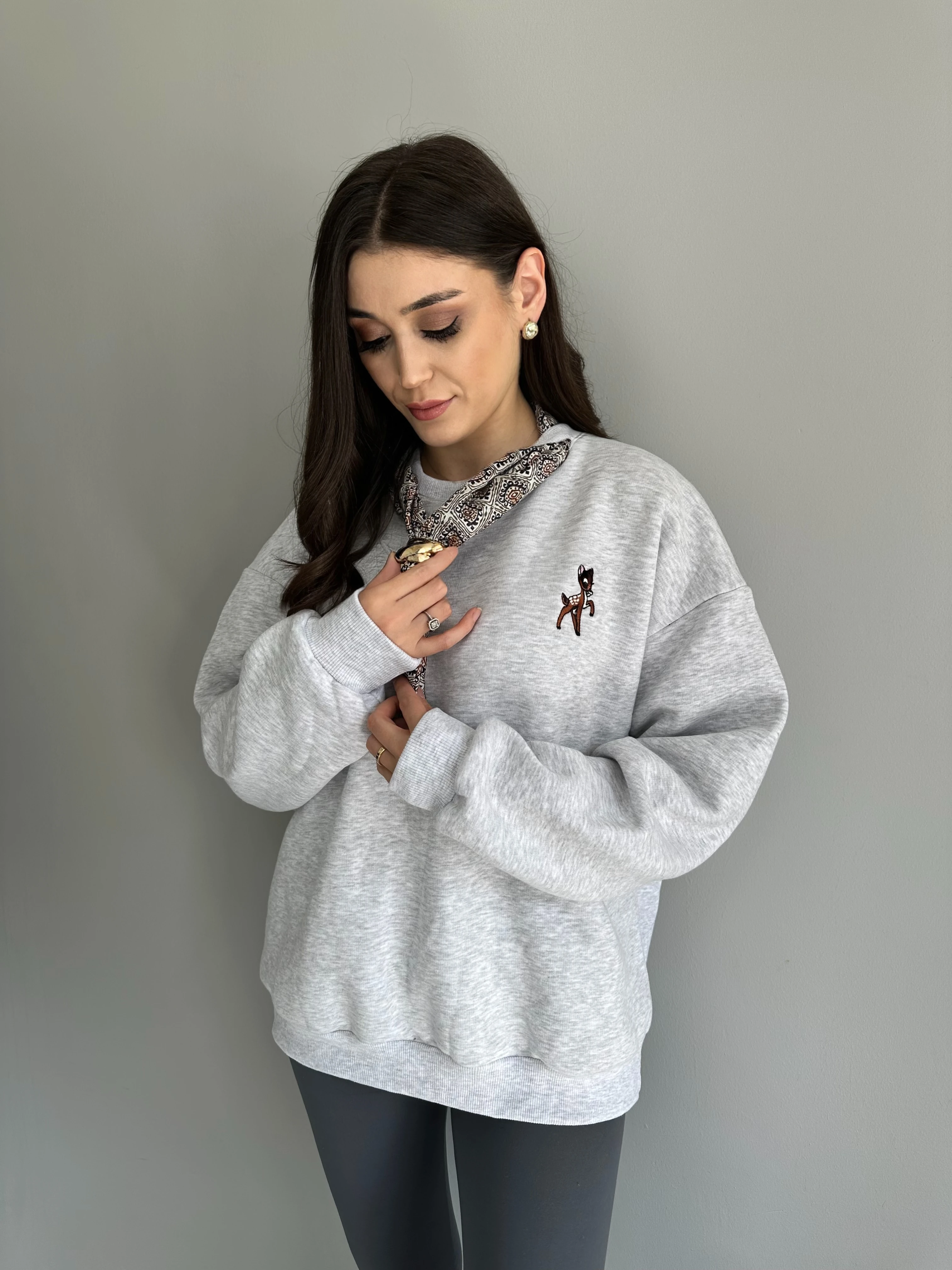 Fular Detaylı İşlemeli Sweatshirt