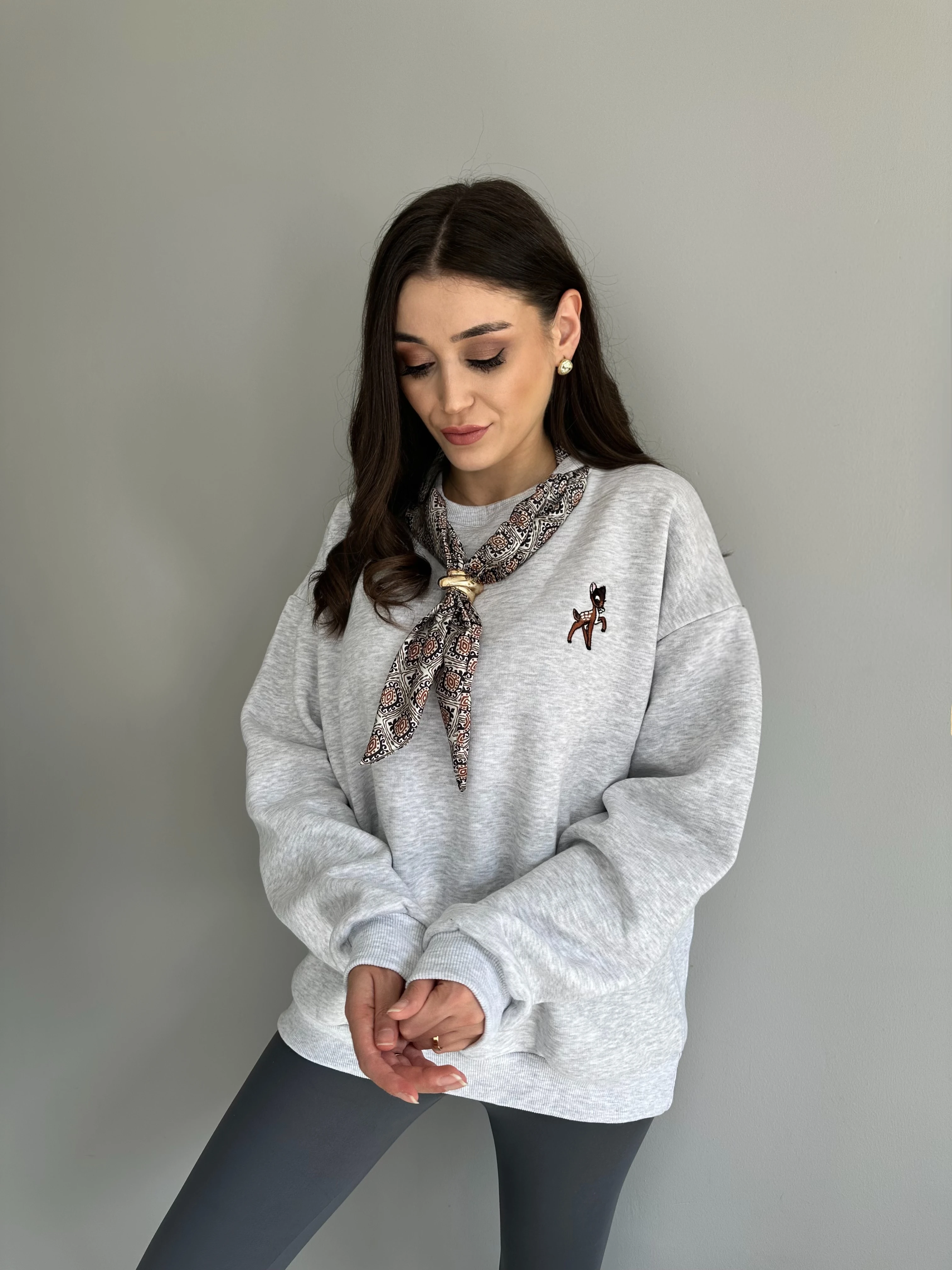 Fular Detaylı İşlemeli Sweatshirt - Gri