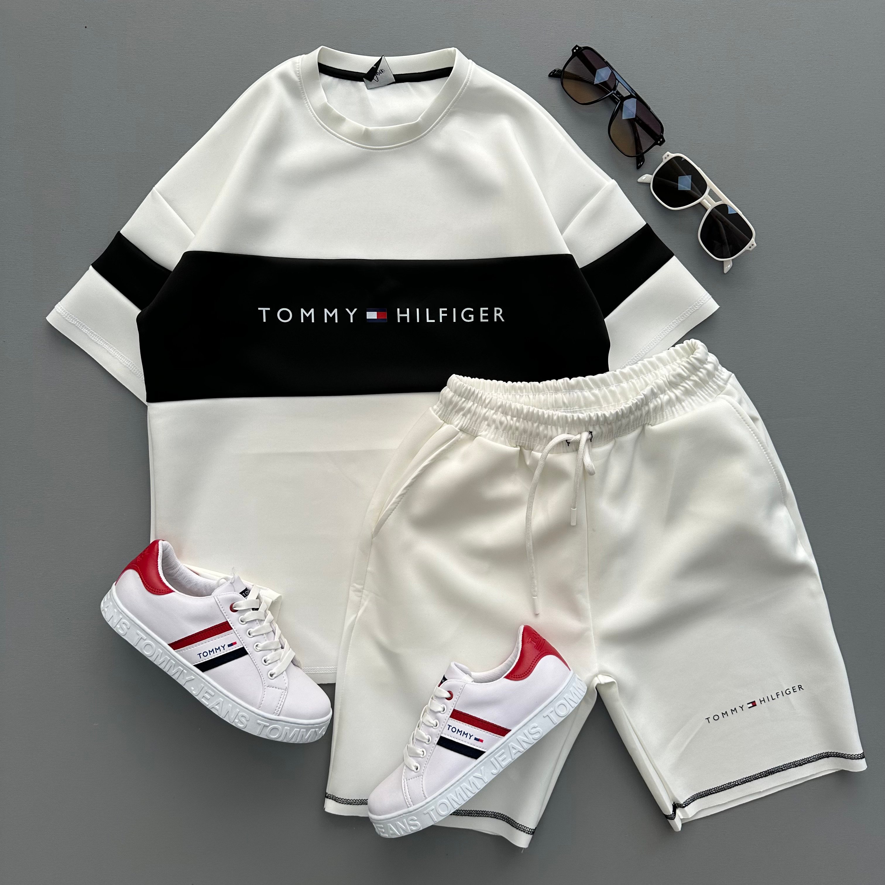 TOMMY HİLFİGER BEYAZ TİŞÖRT BEYAZ ŞORT KOMBİN