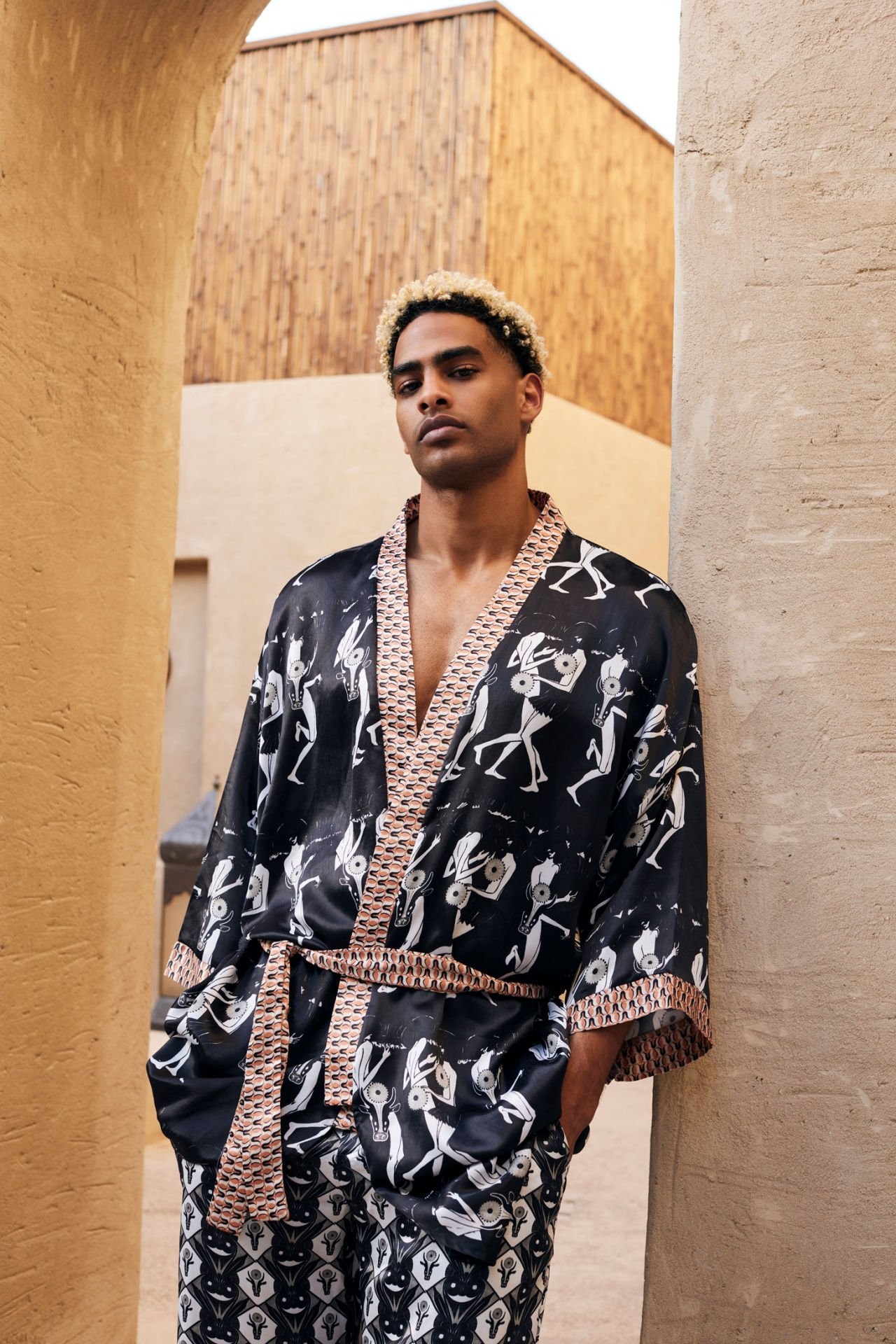  Etnik Cave Kimono