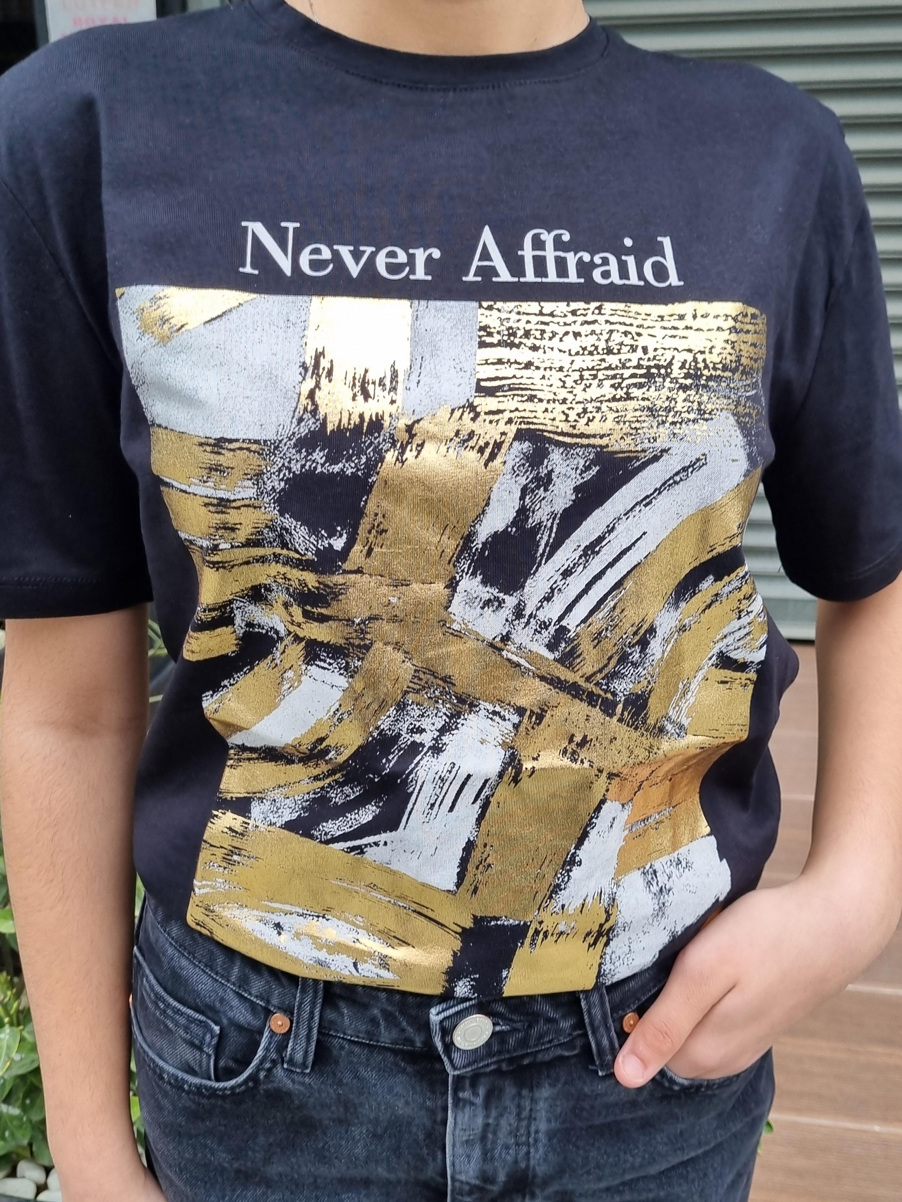 Never Affraid Yazılı Foil Desenli T-Shirt