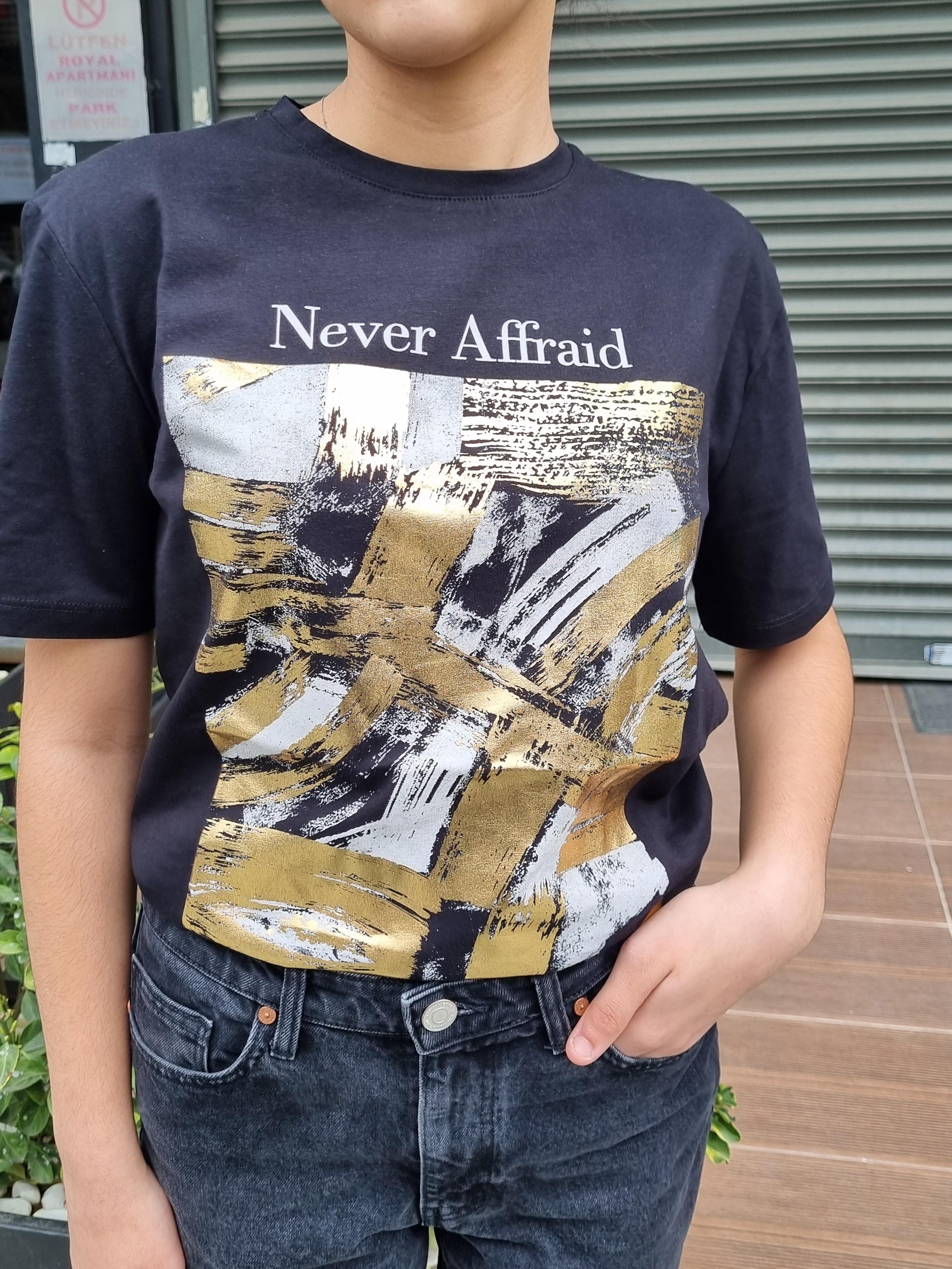 Never Affraid Yazılı Foil Desenli T-Shirt