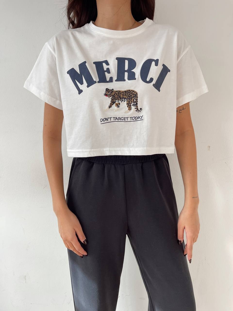 MERCİ KAPLAN BASKILI CROP T-SHİRT