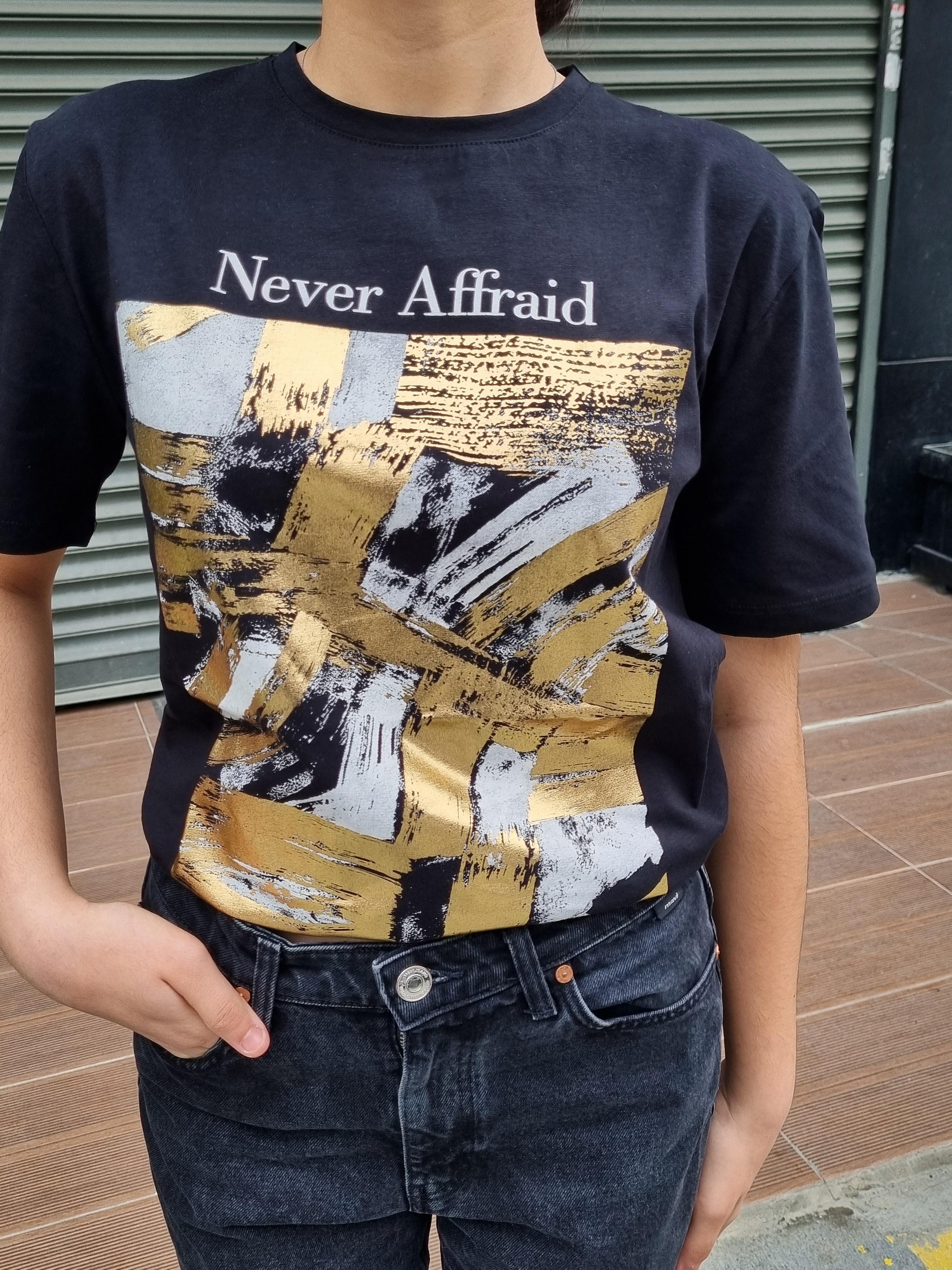 Never Affraid Yazılı Foil Desenli T-Shirt