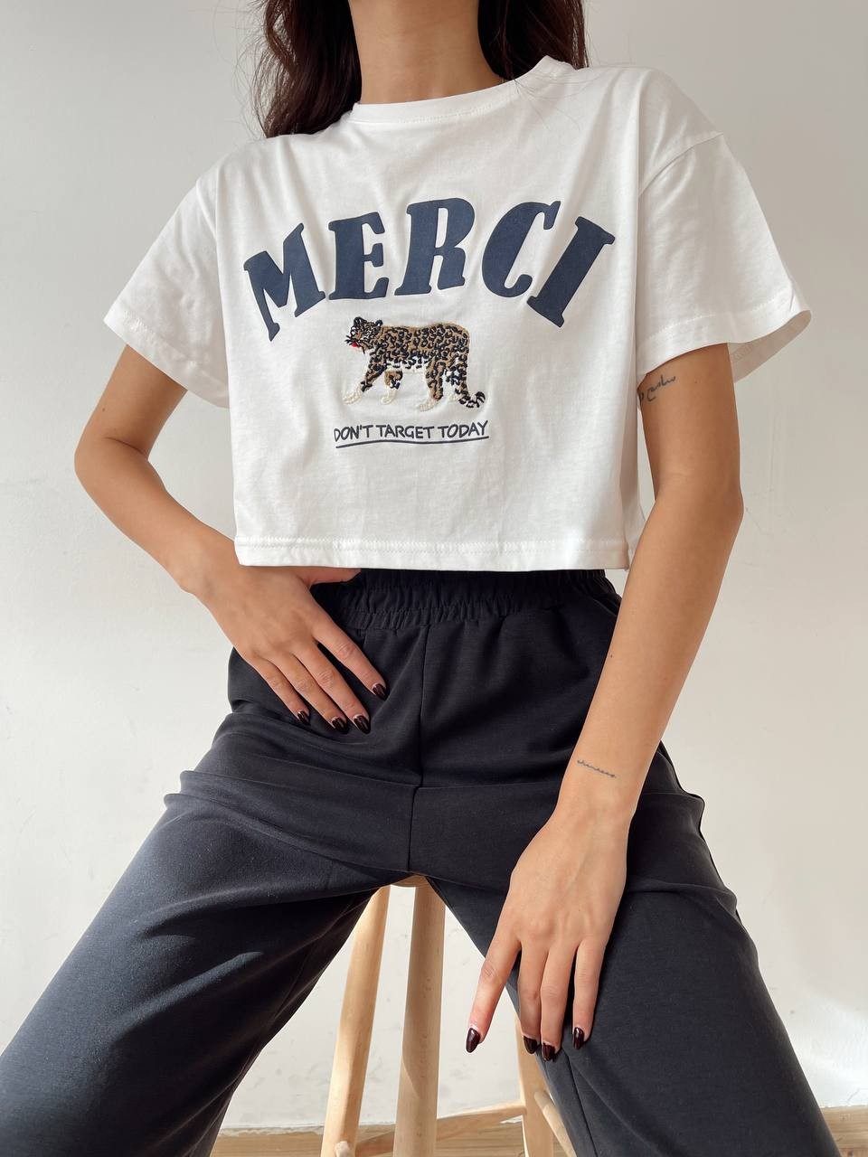 MERCİ KAPLAN BASKILI CROP T-SHİRT