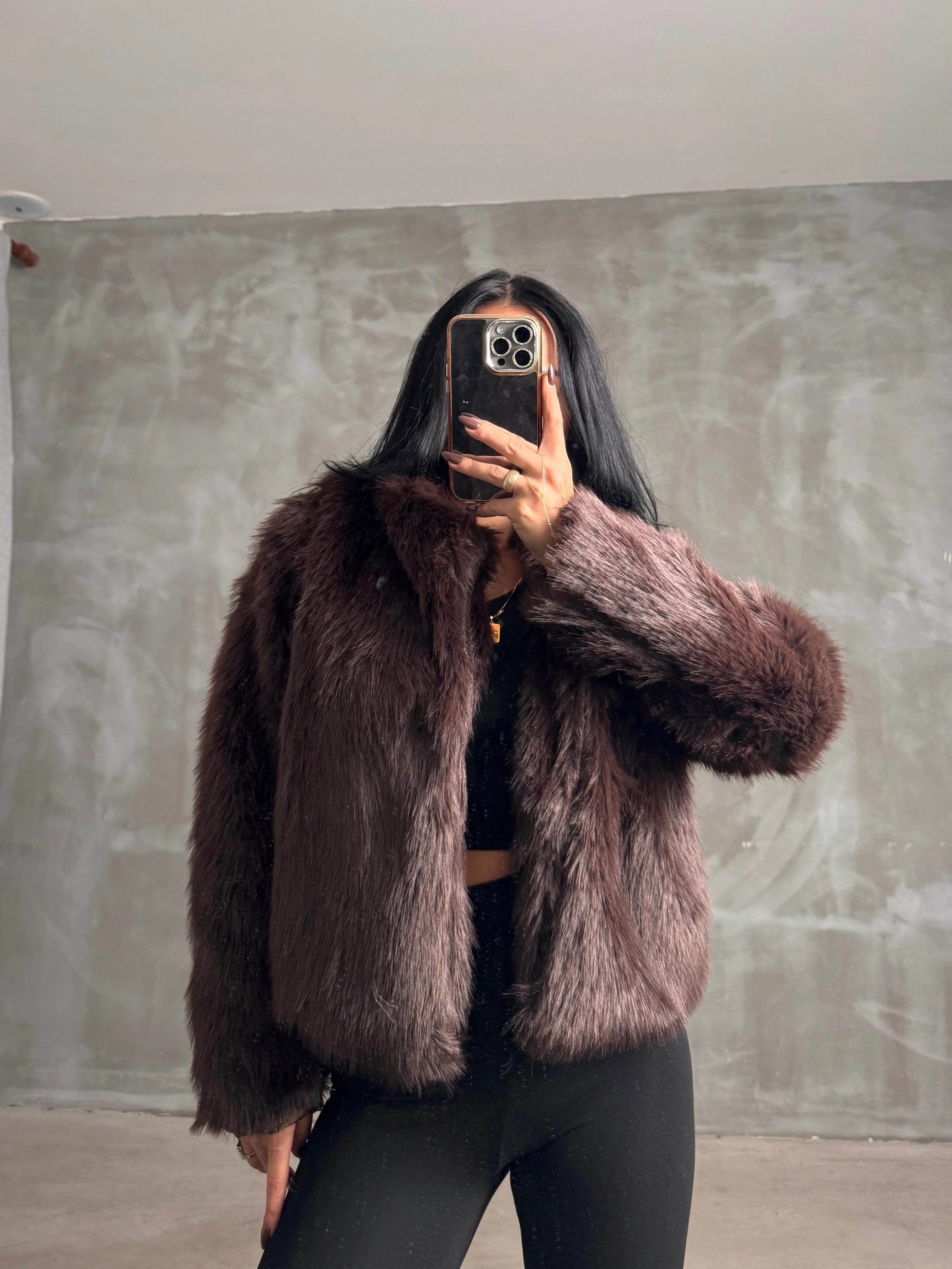 Düz Yakalı Kahverengi Kısa Kürk