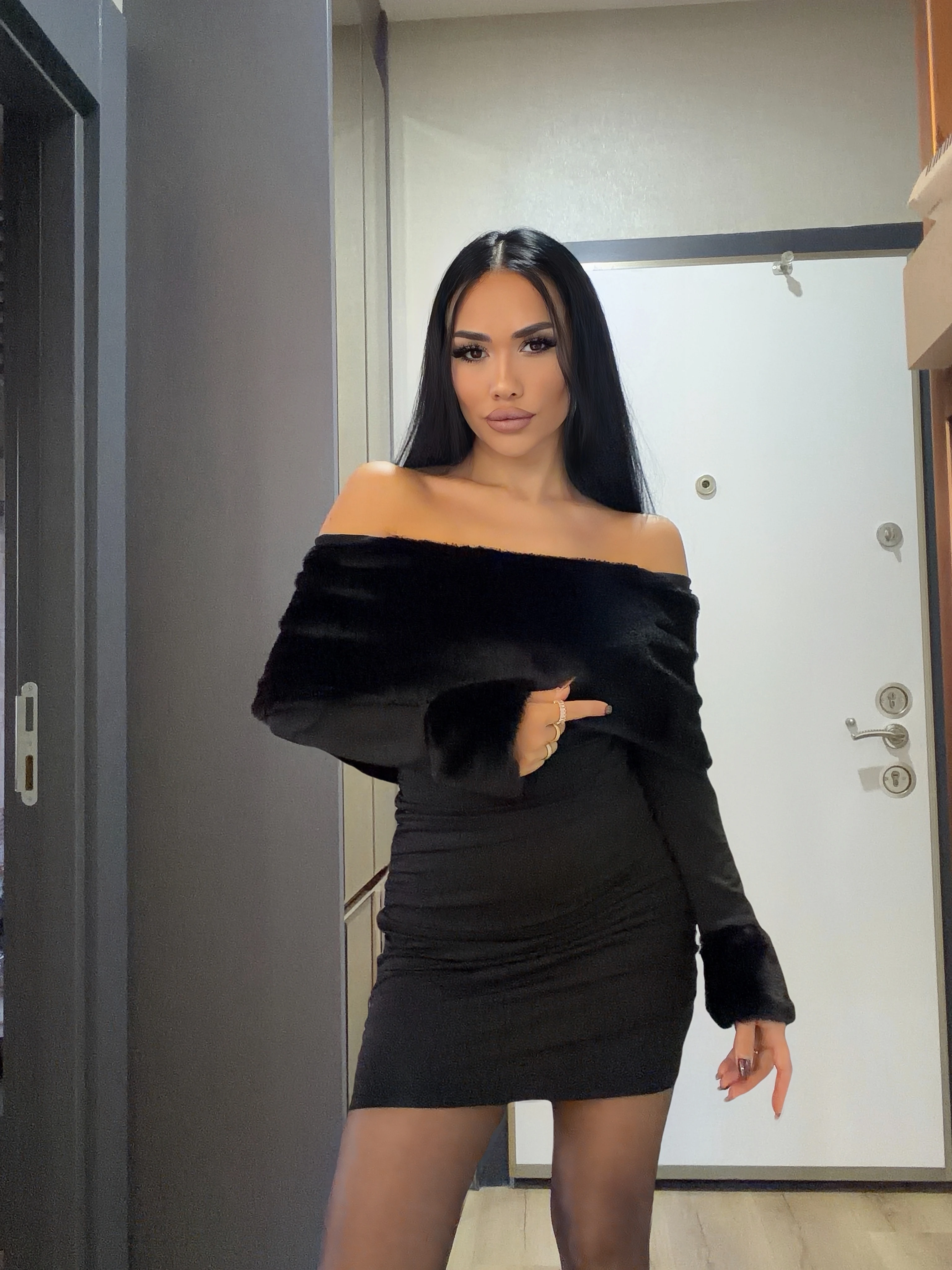 Drapeli Kürk Yaka Mini Elbise - Siyah