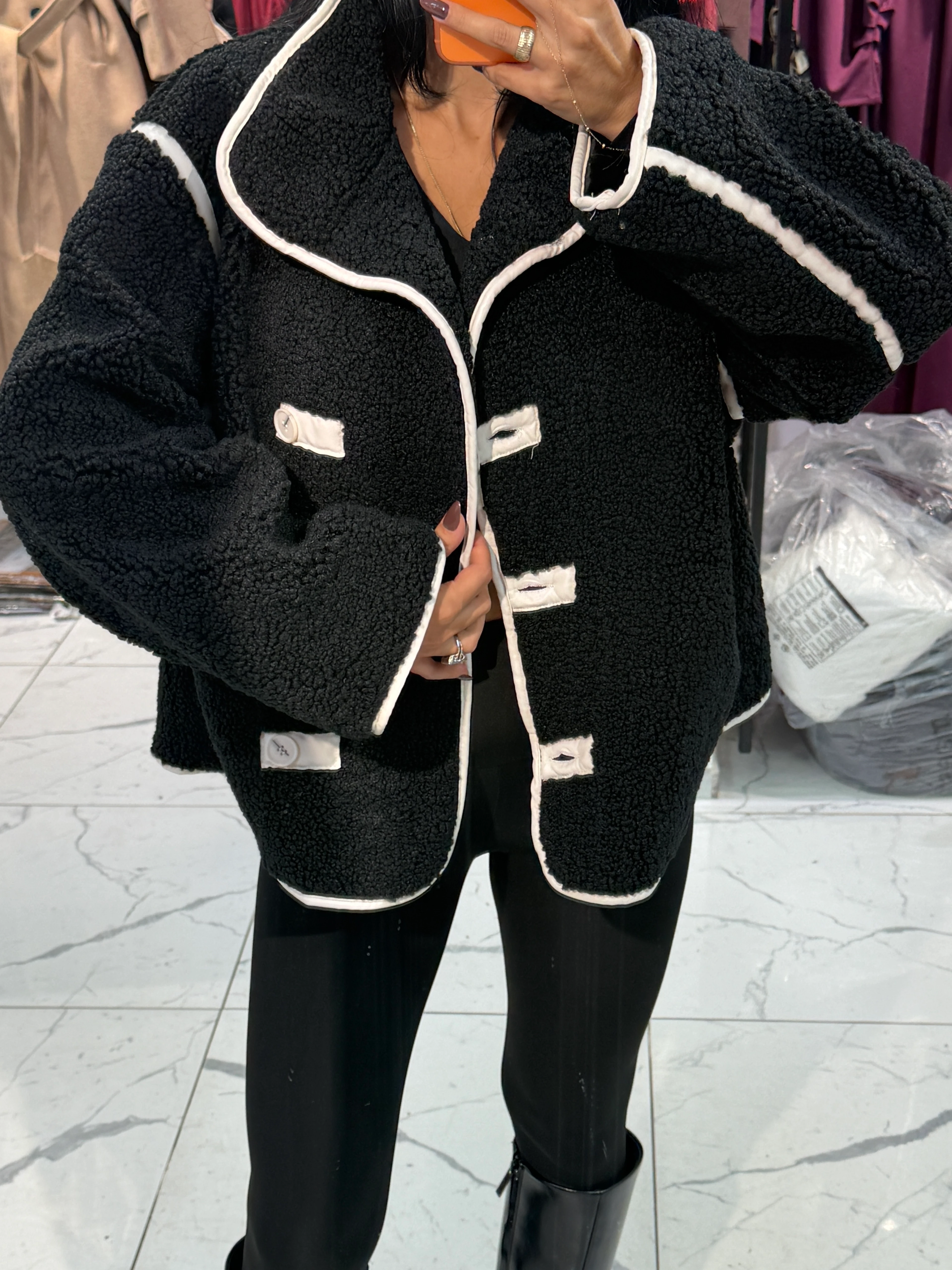 Siyah Beyaz Peluş Ceket