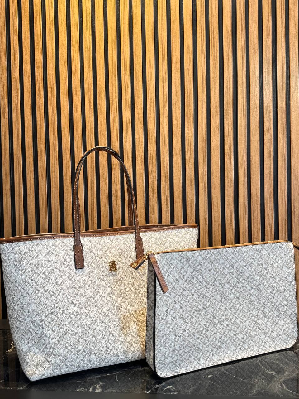  TOMMY HİLFİGER MONOPLAY TOTE  CÜZDAN VE ÇANTA