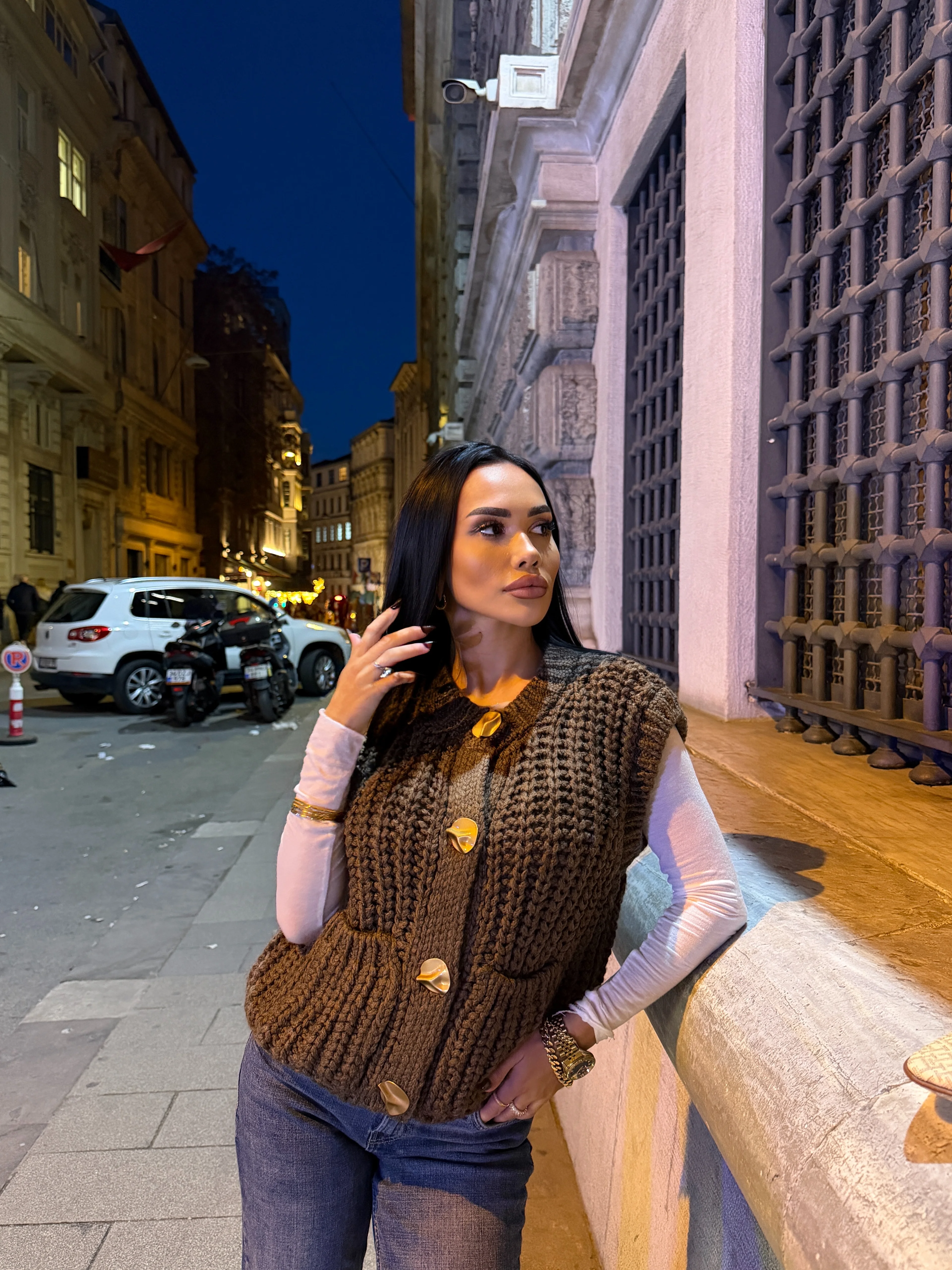 Gold Düğmeli Örgü Yelek