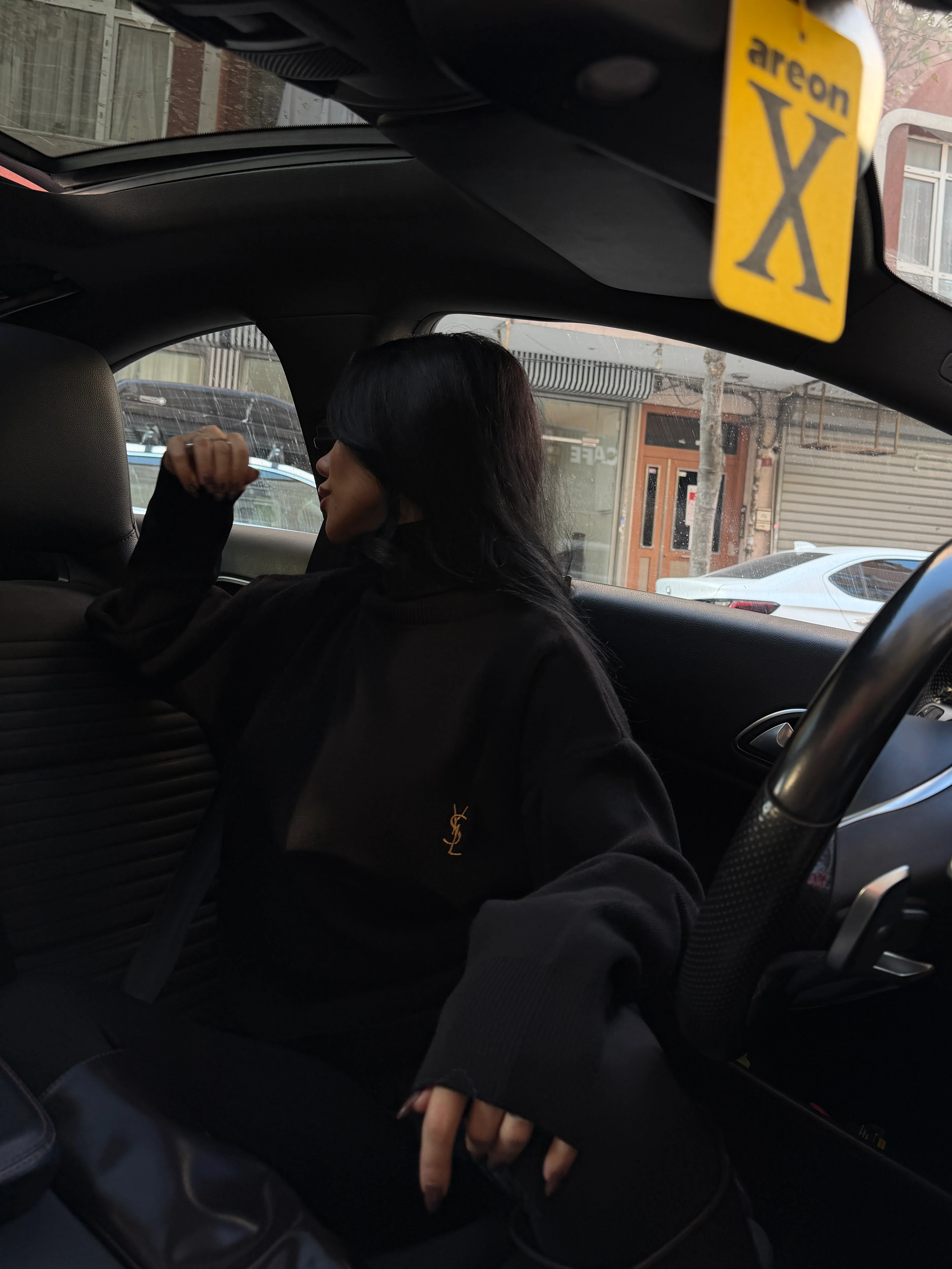 YSL Siyah Oversize Boğazlı Kazak 