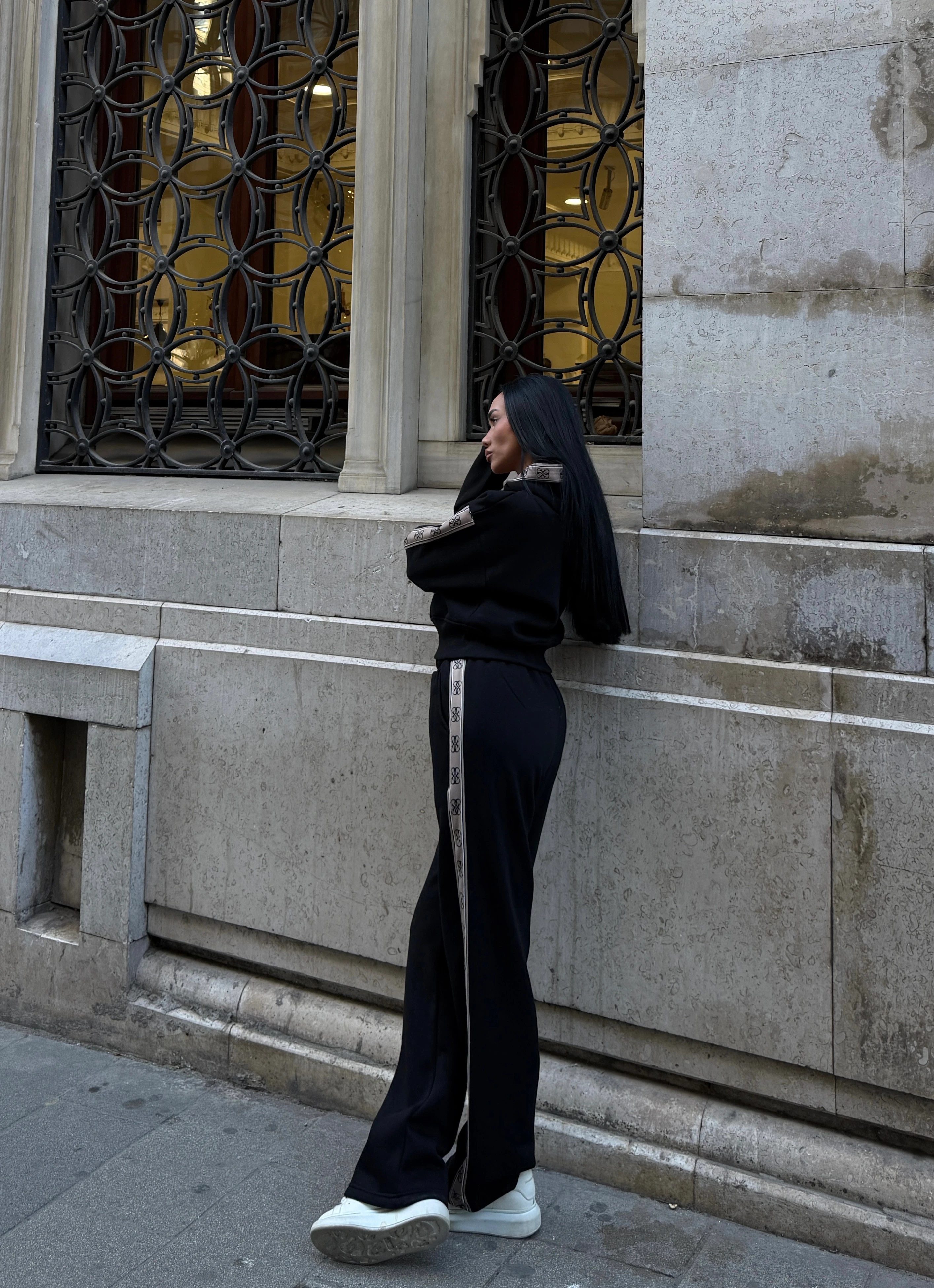 Guess Kapüşonlu Sweatshirt ve Bol Paça Eşofman Takım