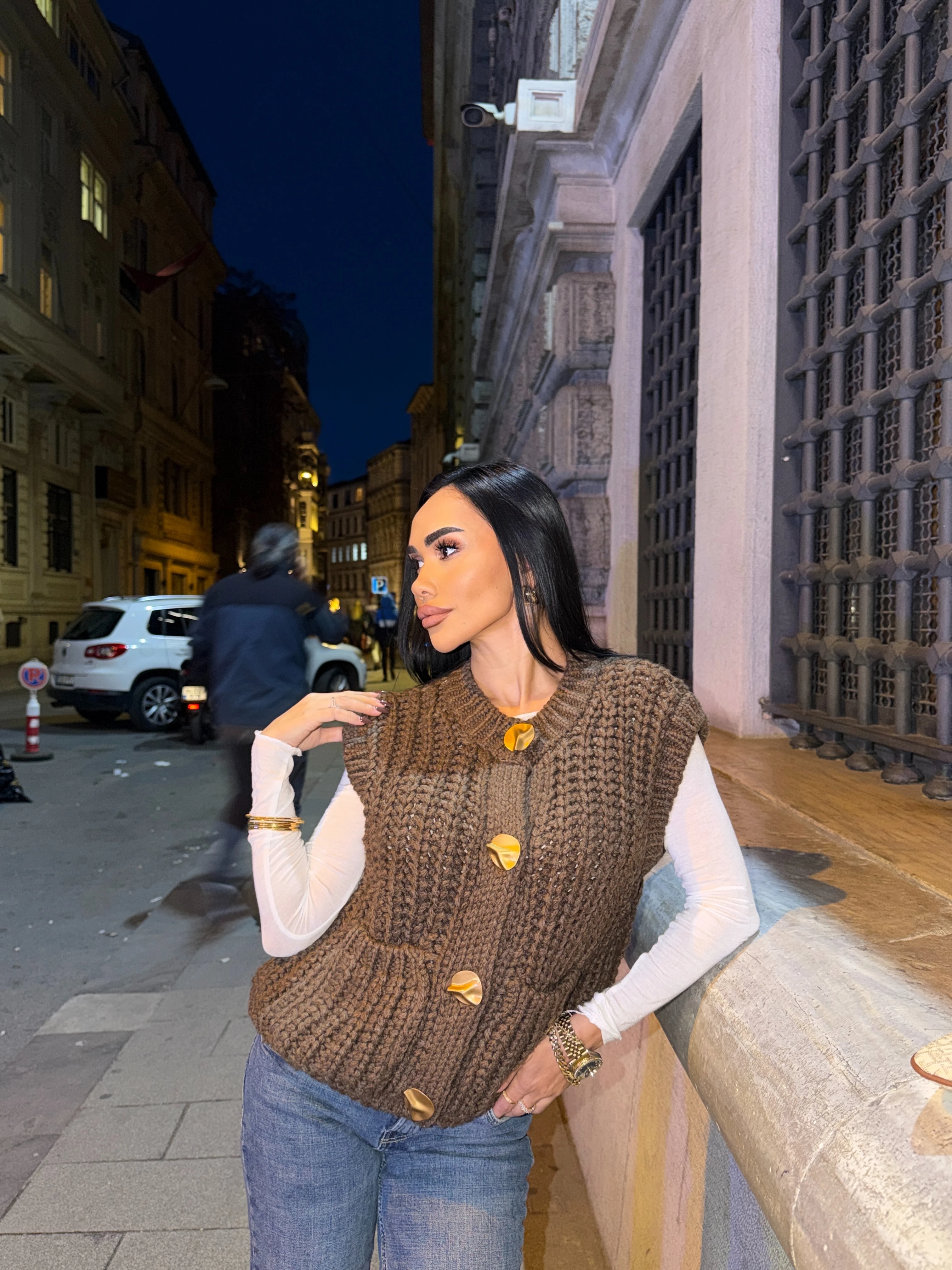 Gold Düğmeli Örgü Yelek