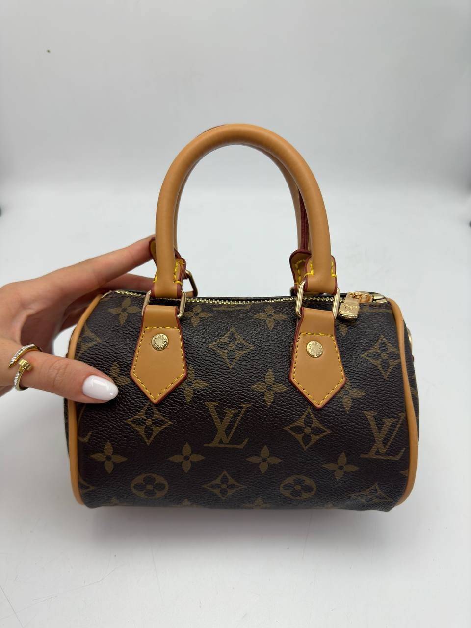 LOUIS VUITTON ÇANTA