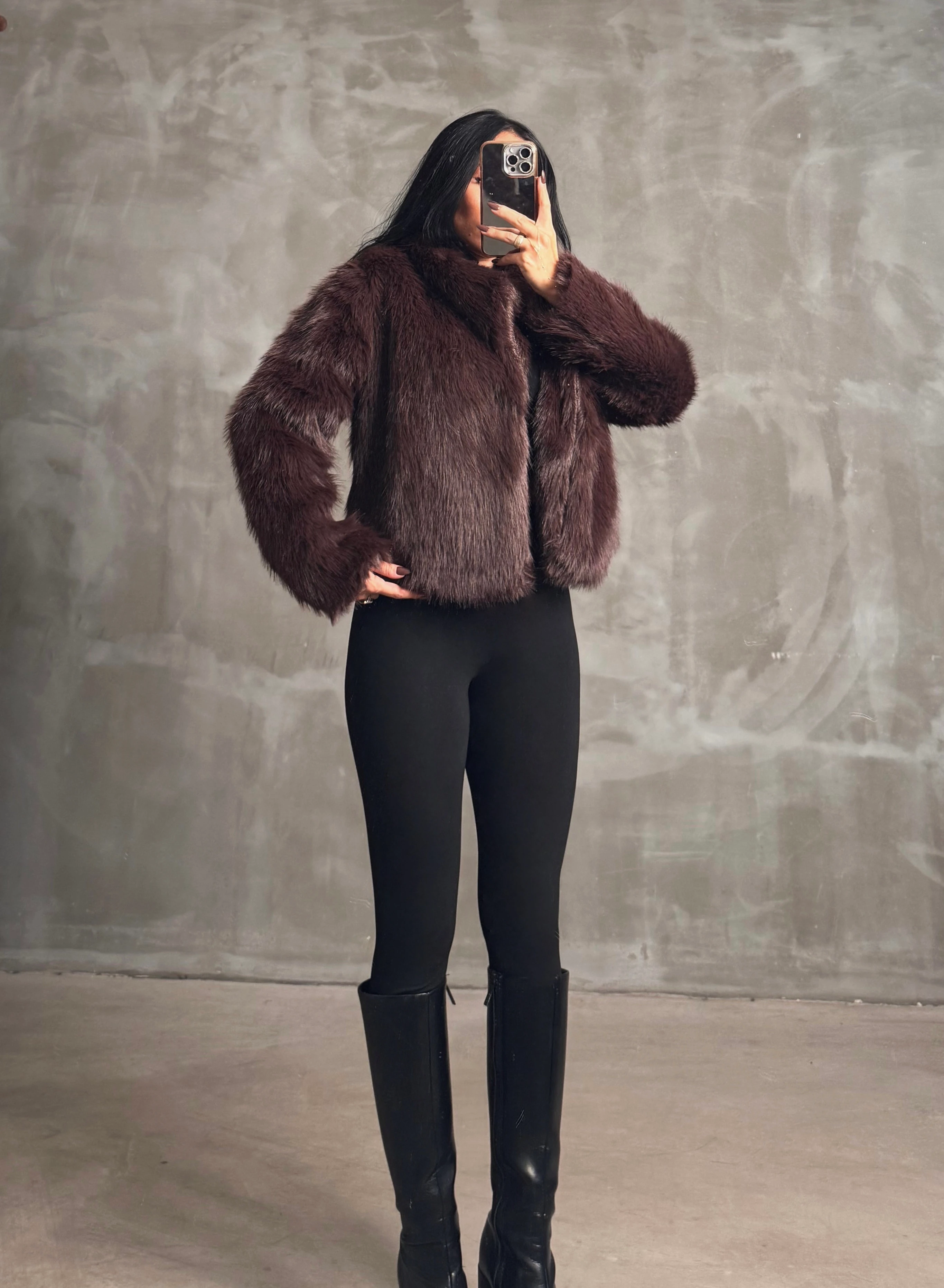 Düz Yakalı Kahverengi Kısa Kürk