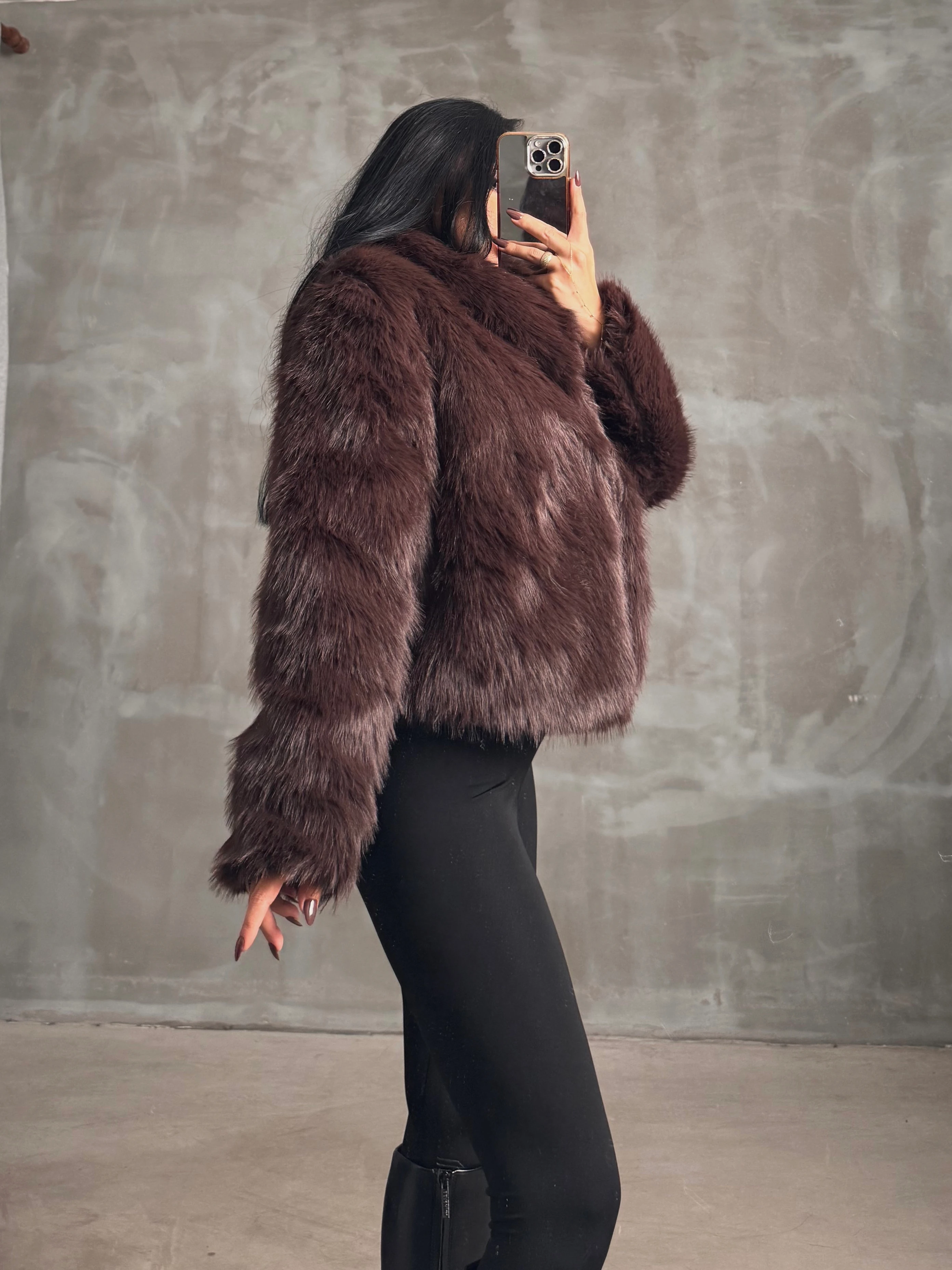 Düz Yakalı Kahverengi Kısa Kürk