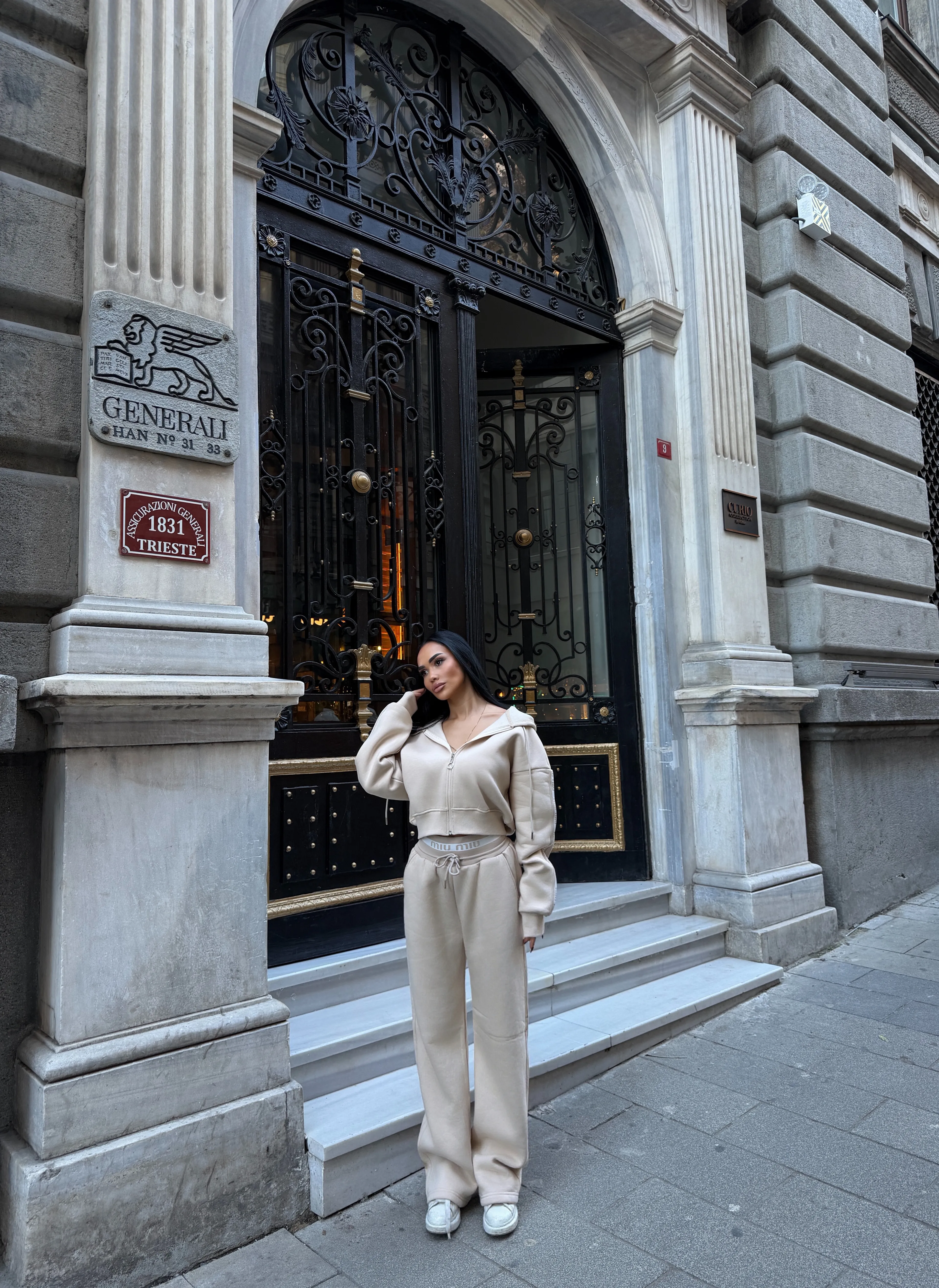 Miu Miu Bej Şapkalı Eşofman Takımı