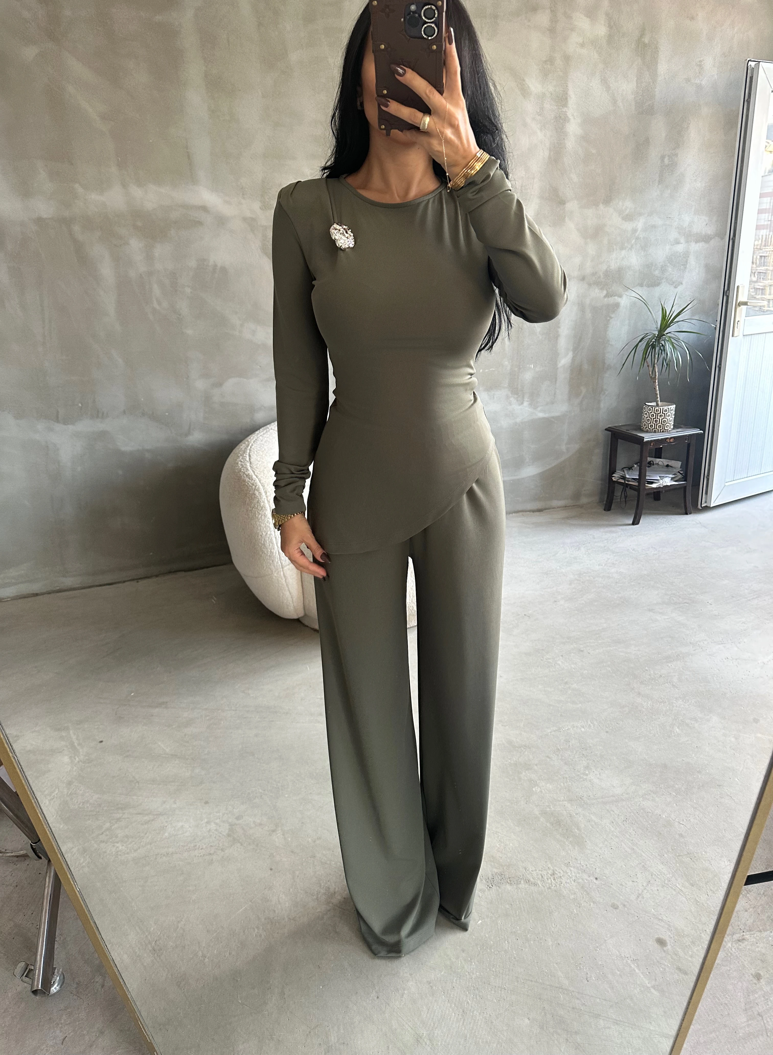 Vatkalı Asimetrik Bluz ve Pantolon Takım