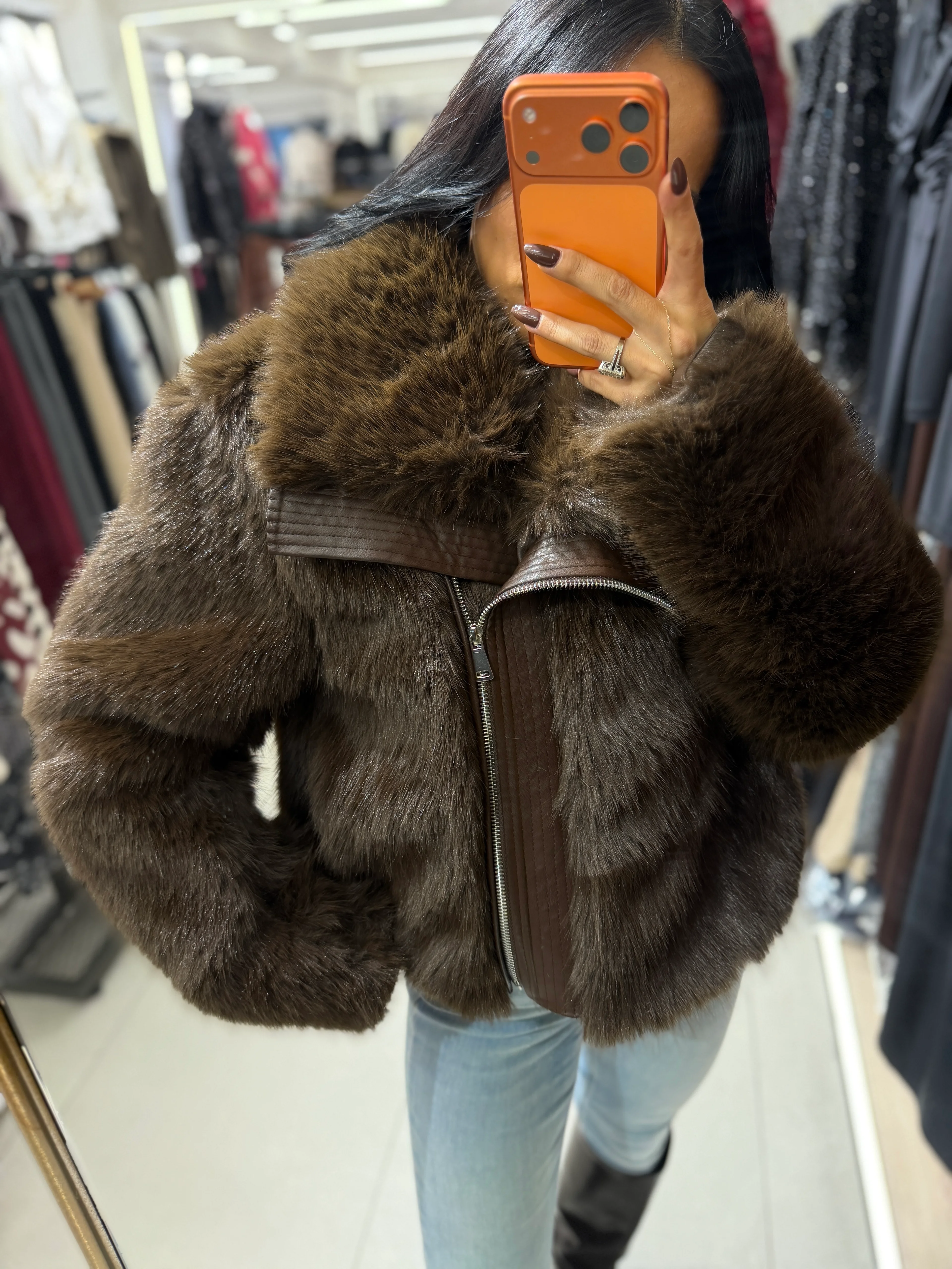 Kahverengi Deri Detaylı Kürk Mont