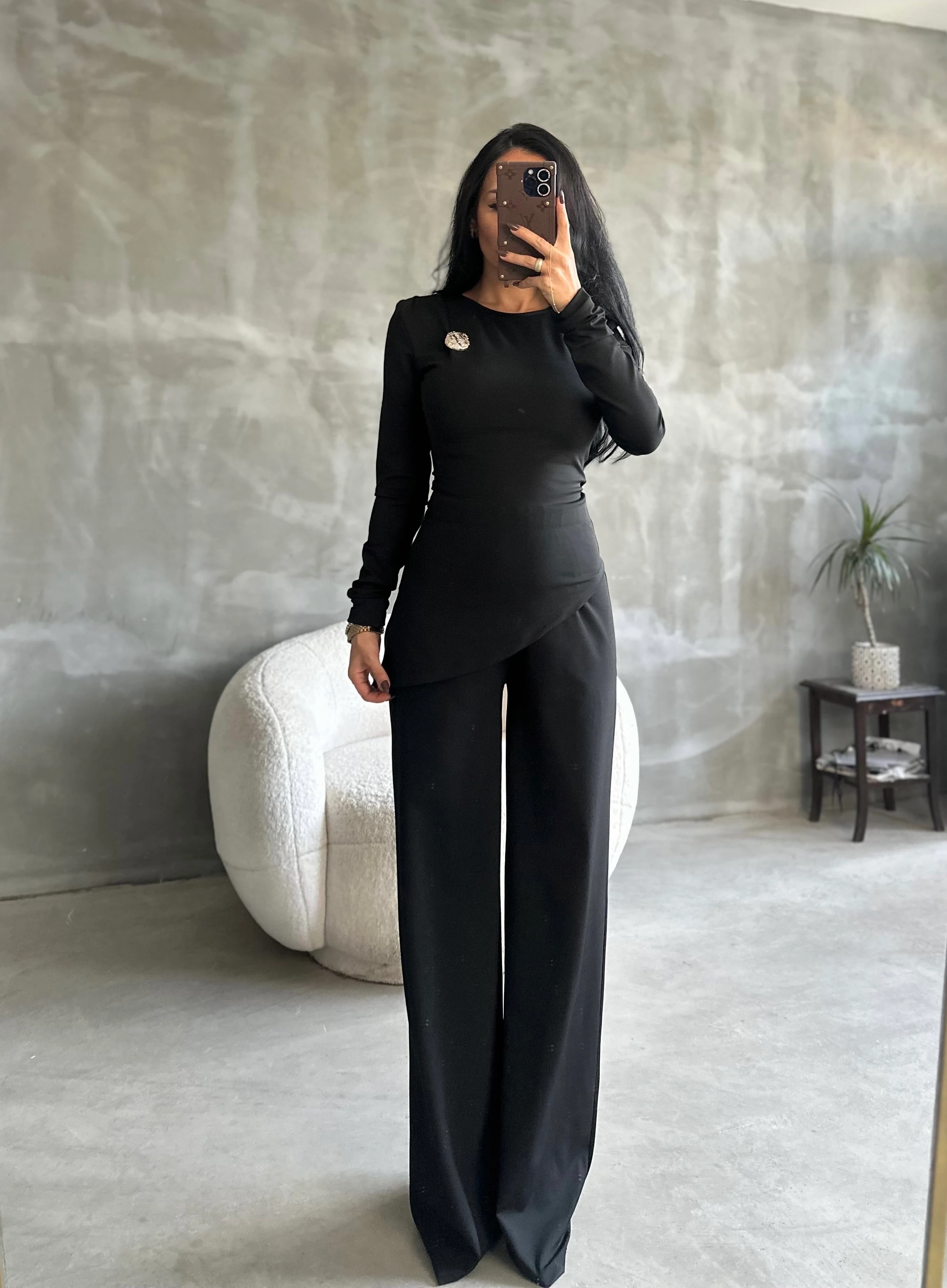 Vatkalı Asimetrik Bluz ve Pantolon Takım - Siyah